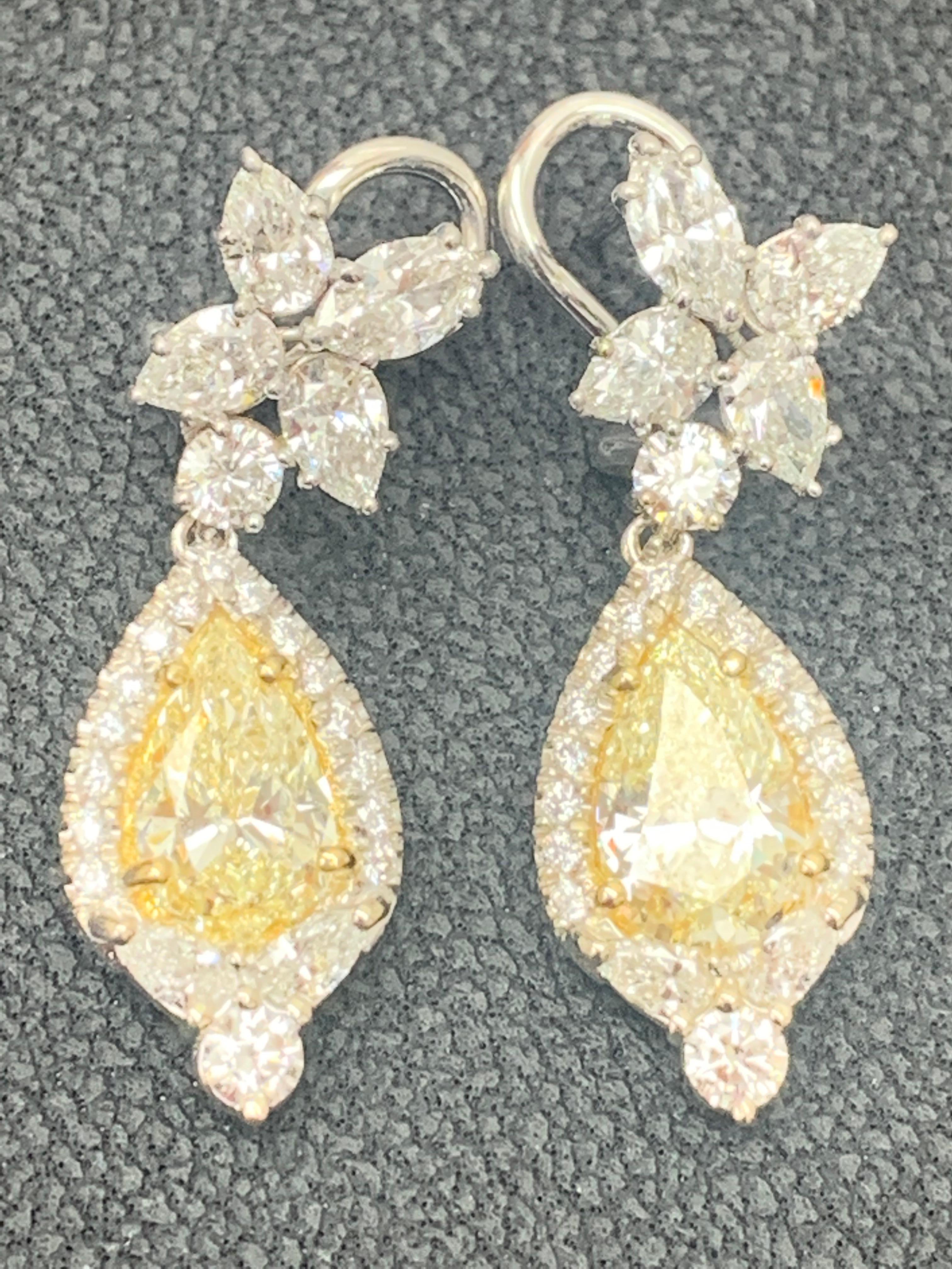 Taille poire CERTIFIED 2.89 Carat Fancy Yellow Diamond Drop Ears in 18K White Gold (Boucles d'oreilles pendantes en or blanc) en vente
