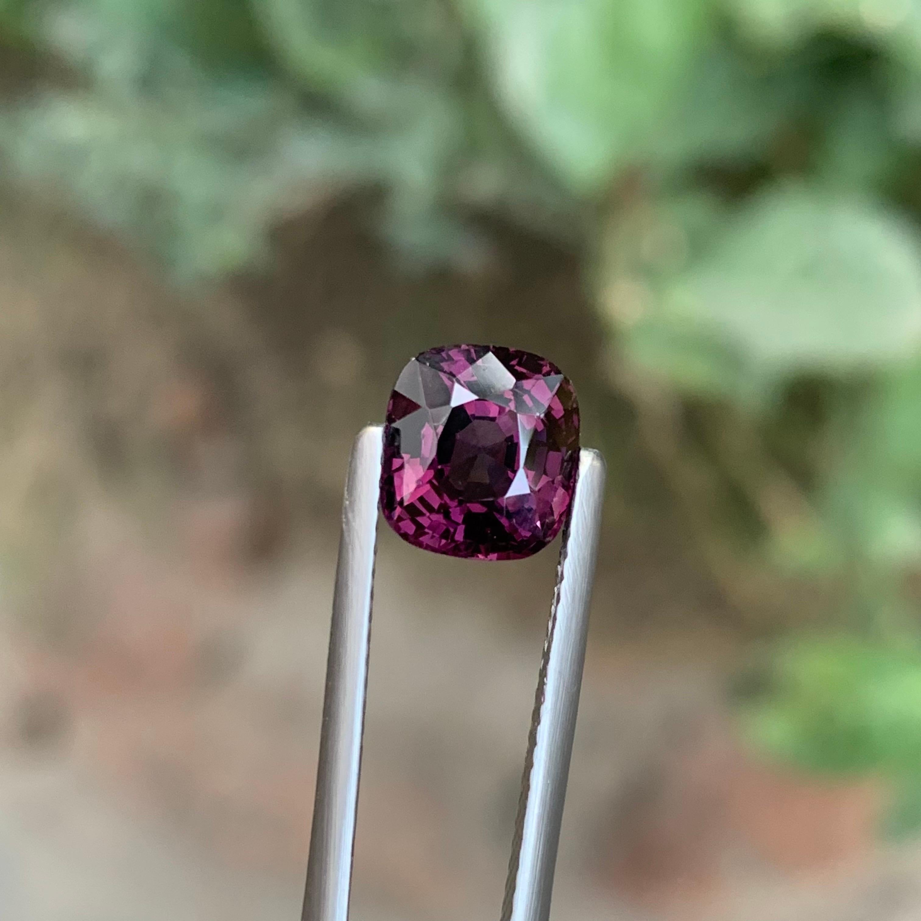 Spinelle à facettes

Poids : 2,92 carats
Dimension : 8,25 x 7,56 x 5,46 mm
Couleur : Violet
Origine : Tanzanie
Traitement : Non
Certificat : Certificat AIG disponible 
Forme : Coussin

La Brilliante est une pierre précieuse captivante appréciée pour