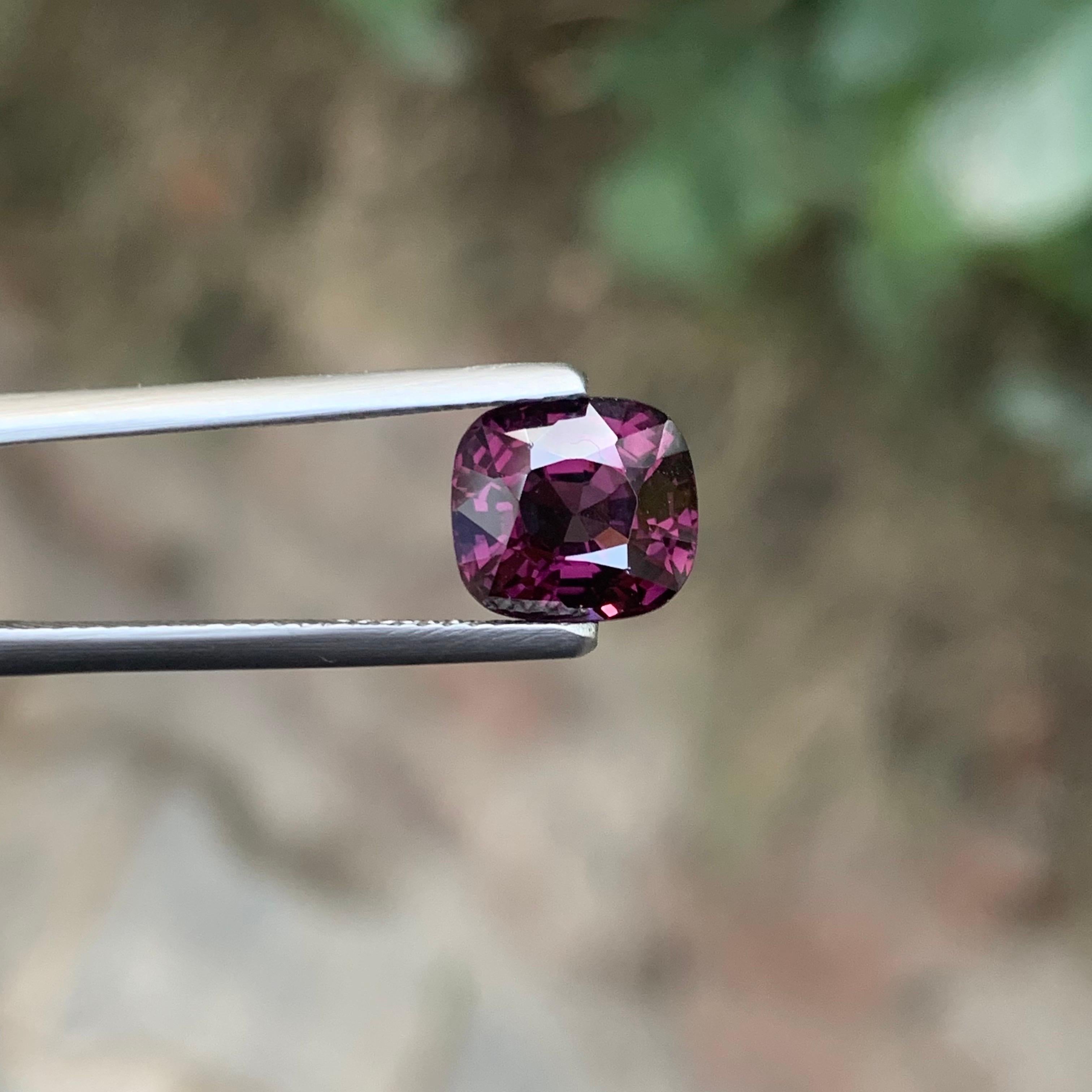 Arts and Crafts Certified 2.92 Carat Natural Loose Purple Spinel Gemstone From Tanzania en vente