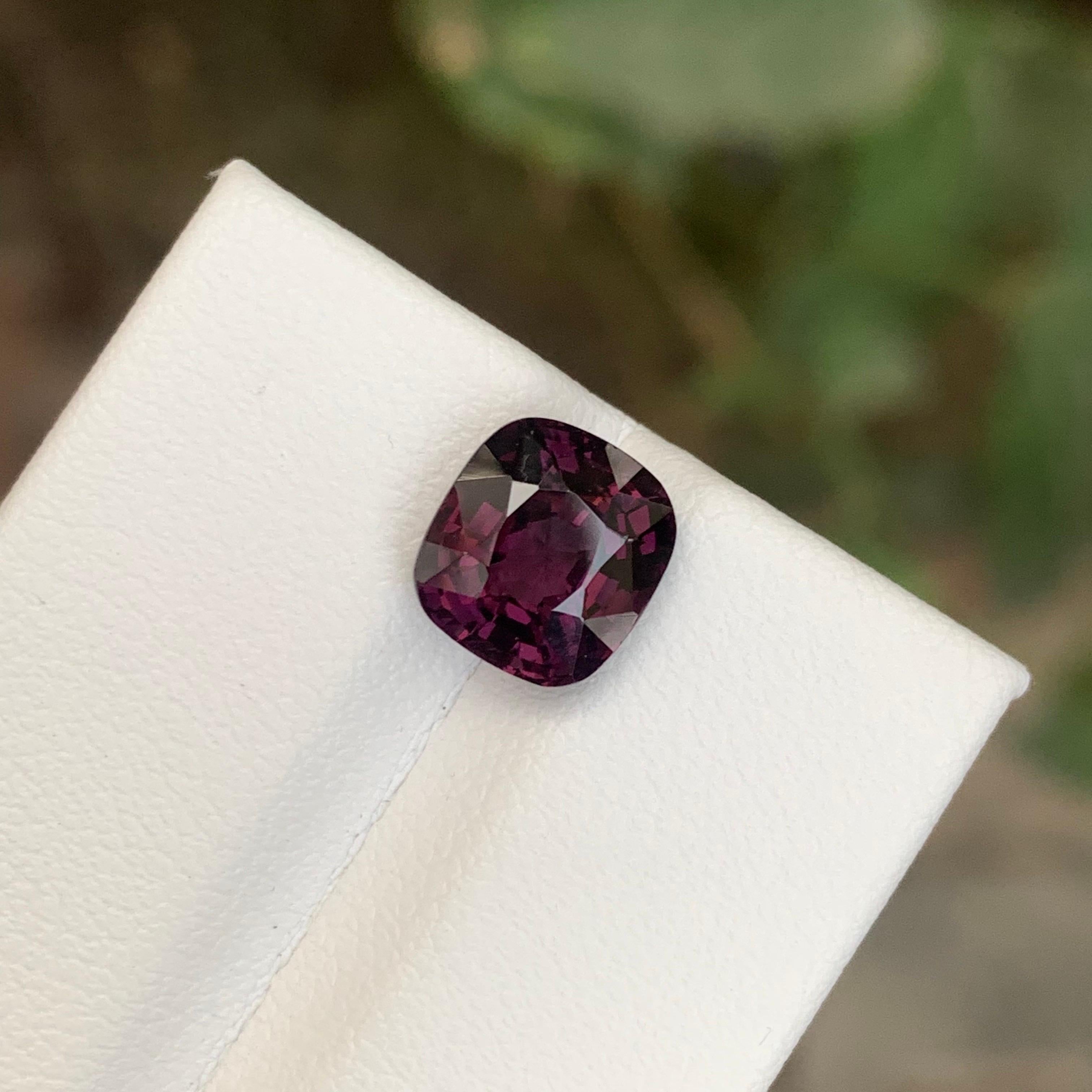 Taille coussin Certified 2.92 Carat Natural Loose Purple Spinel Gemstone From Tanzania en vente
