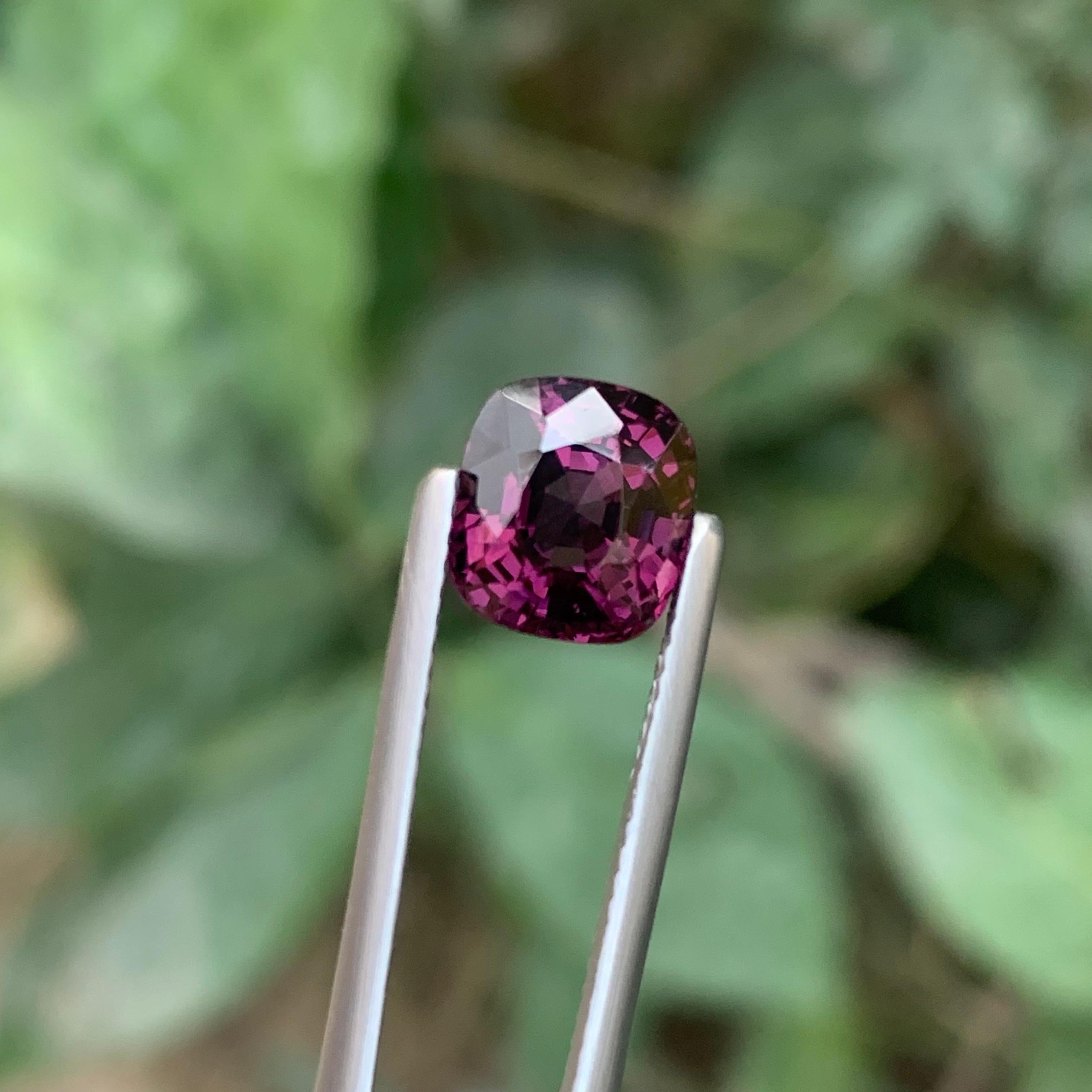 Certified 2.92 Carat Natural Loose Purple Spinel Gemstone From Tanzania Neuf - En vente à Peshawar, PK