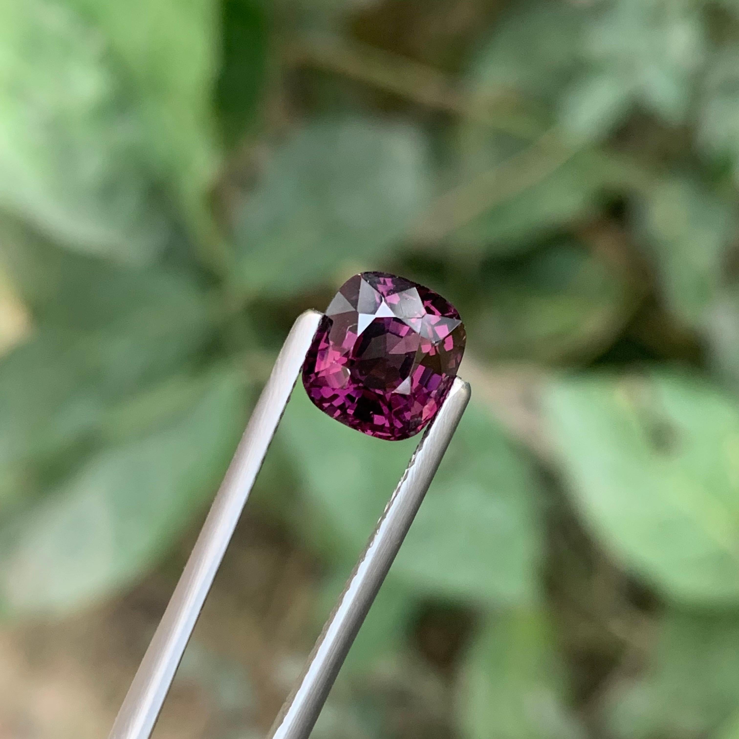 Certified 2.92 Carat Natural Loose Purple Spinel Gemstone From Tanzania Unisexe en vente