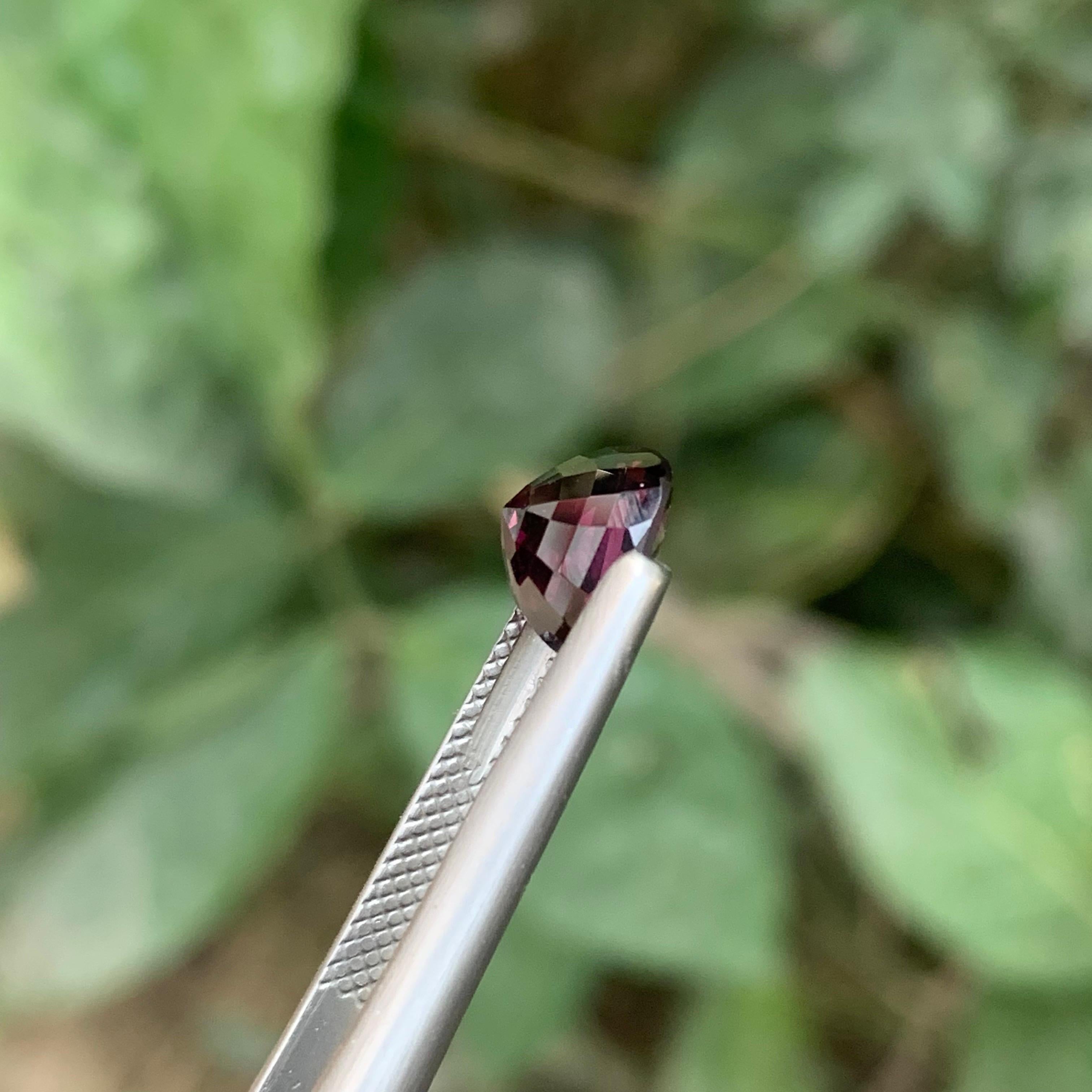 Certified 2.92 Carat Natural Loose Purple Spinel Gemstone From Tanzania en vente 1