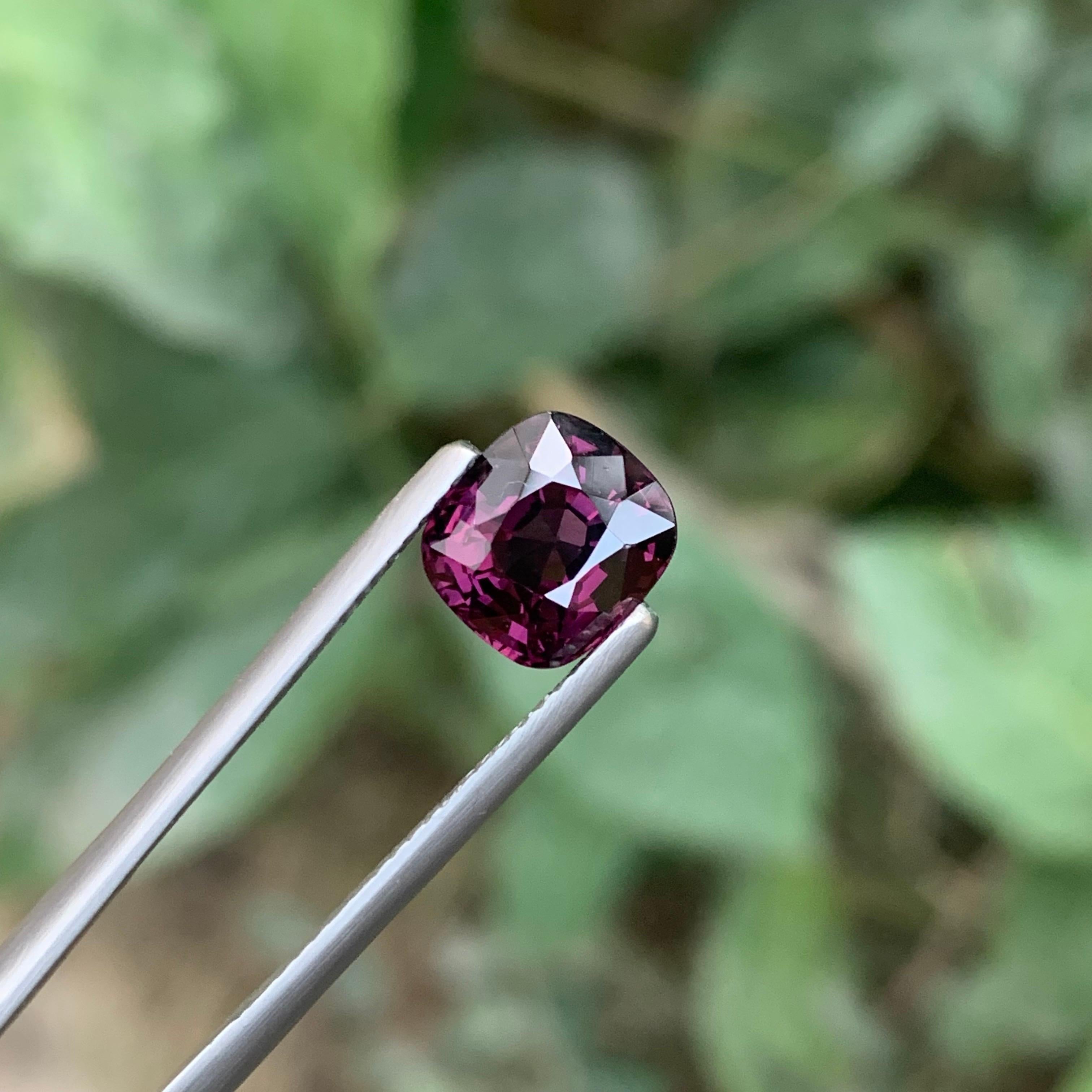 Certified 2.92 Carat Natural Loose Purple Spinel Gemstone From Tanzania en vente 2