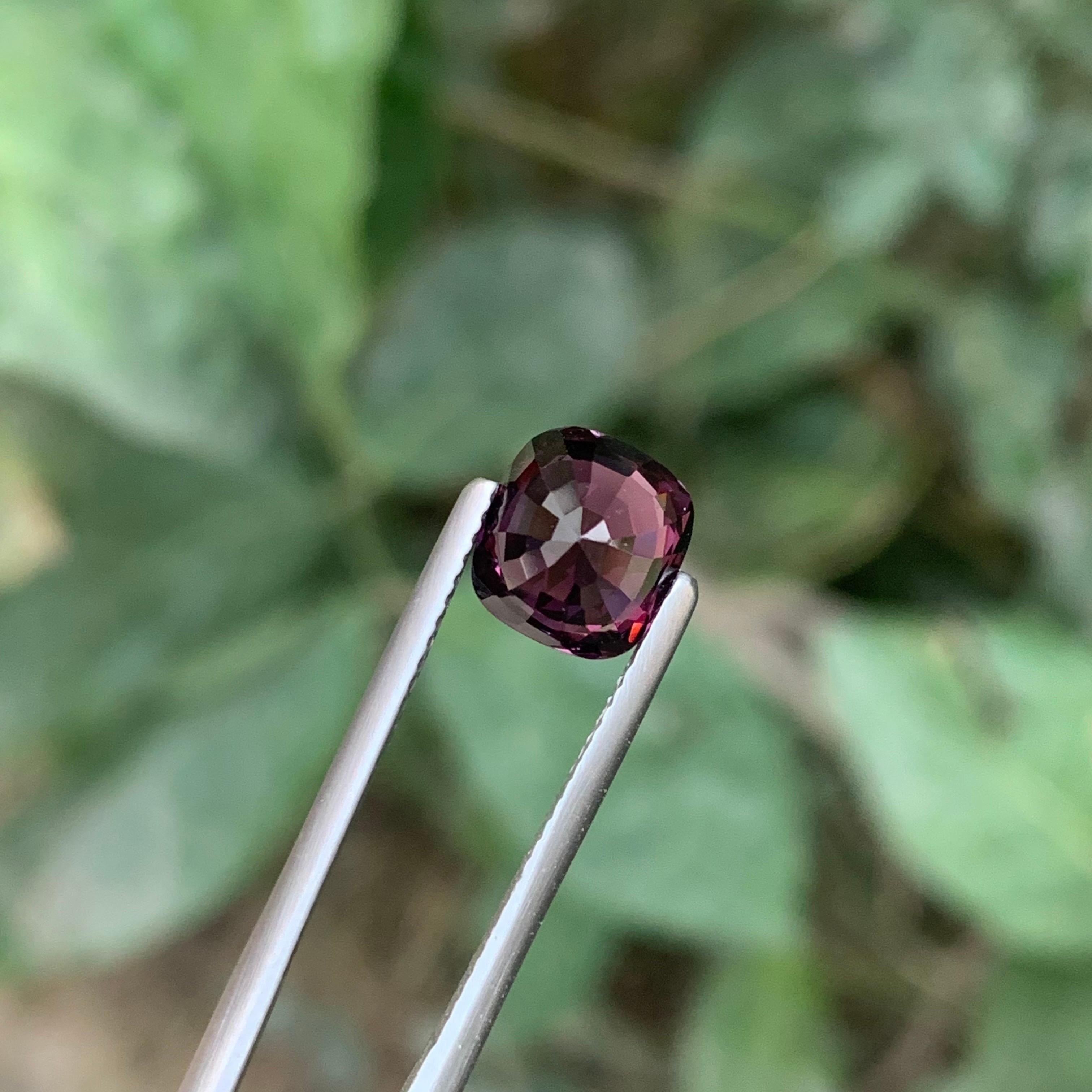 Certified 2.92 Carat Natural Loose Purple Spinel Gemstone From Tanzania en vente 3