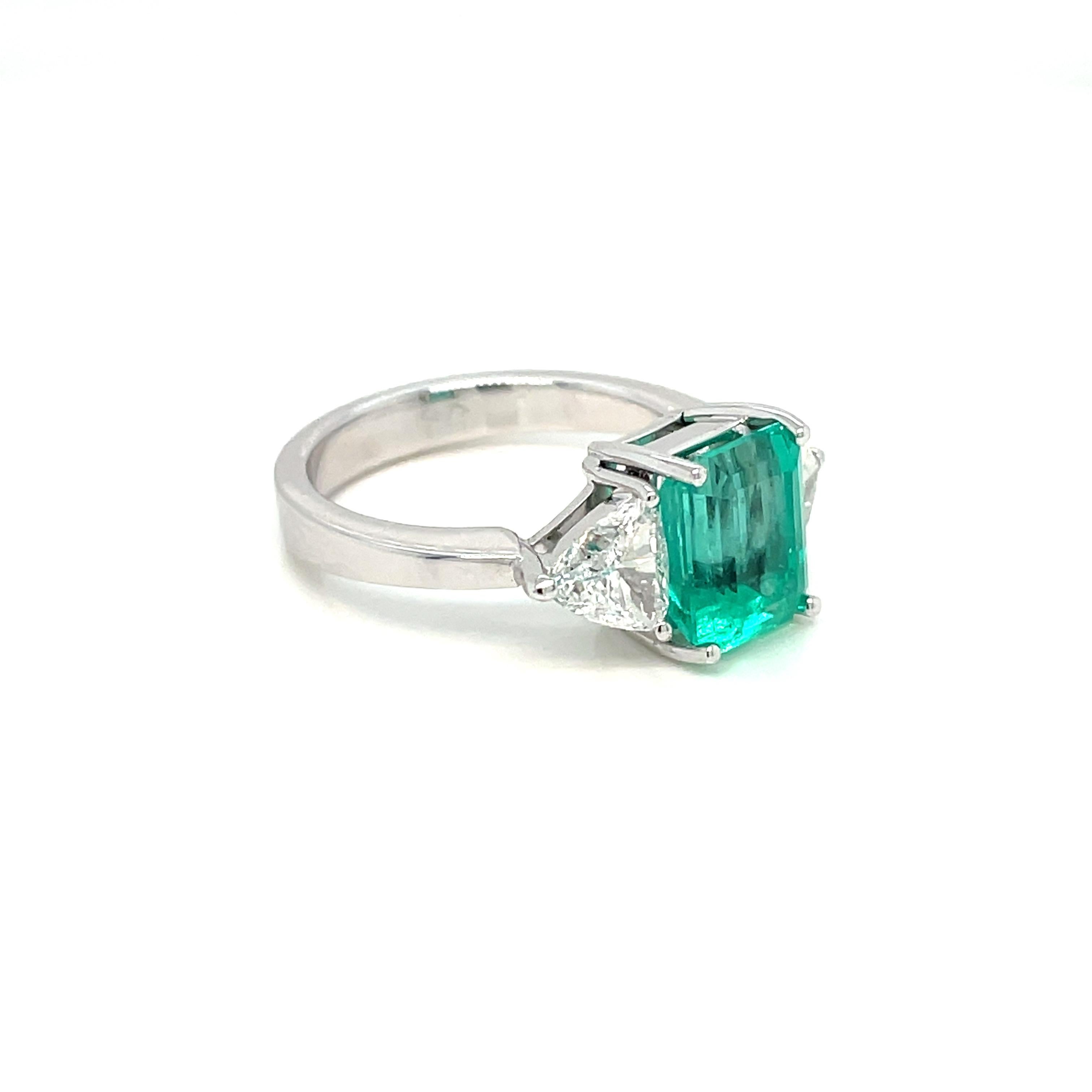 Certified 2.93 Carat Colombian Natural Emerald Diamond Ring In Excellent Condition In Napoli, Italy