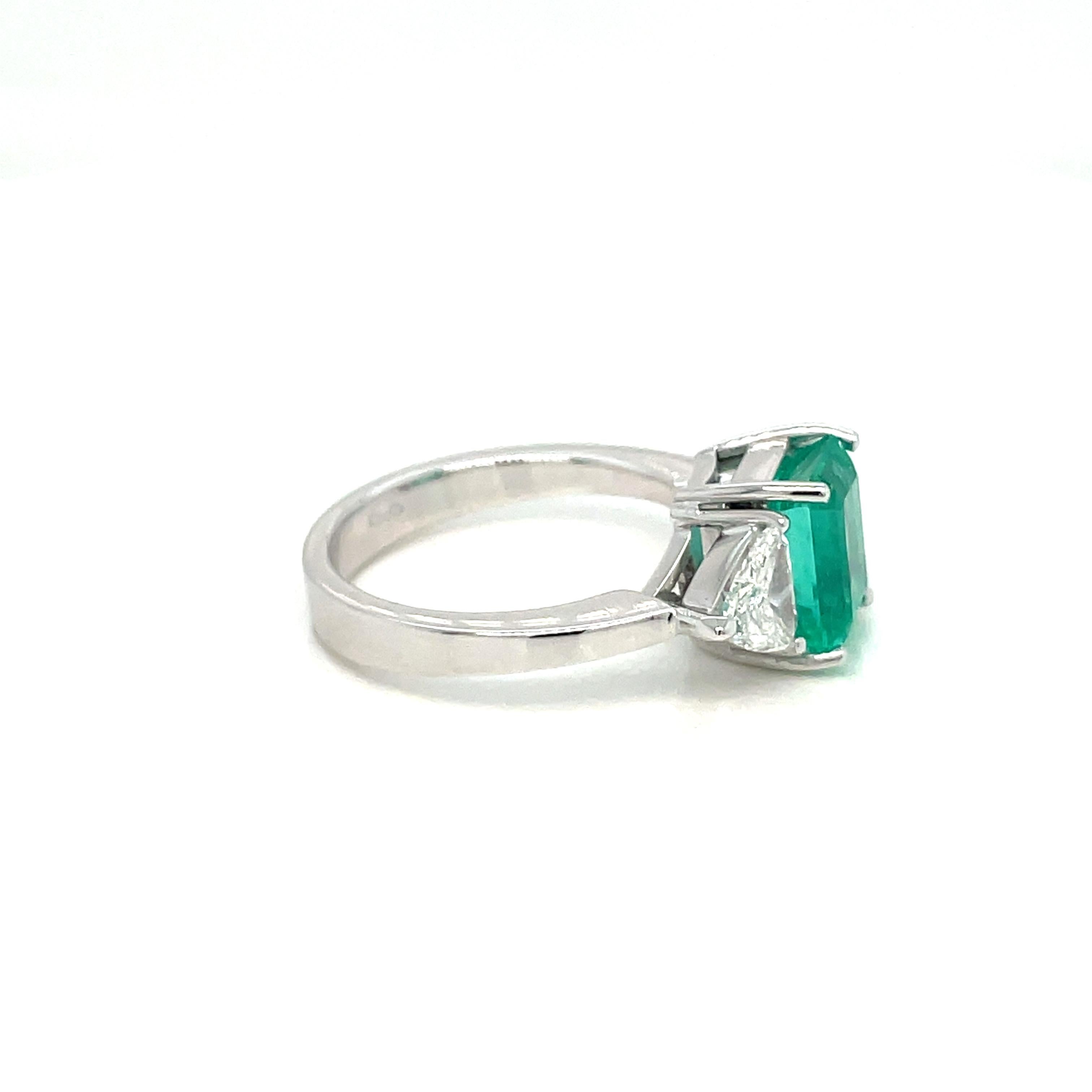 Women's Certified 2.93 Carat Colombian Natural Emerald Diamond Ring