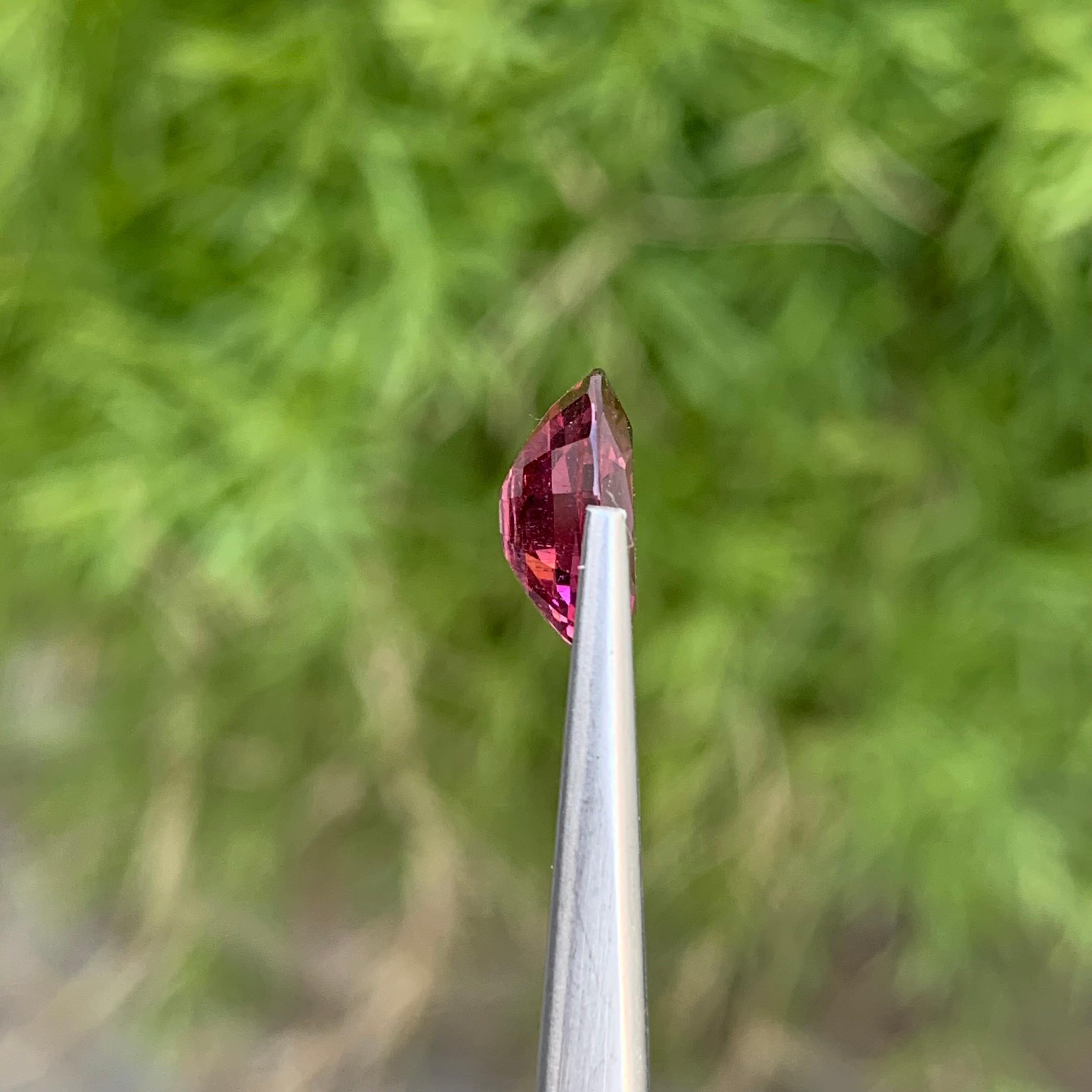 Garnet rhodolite naturel non serti de 2,95 carats certifié pour la bijouterie  en vente 1