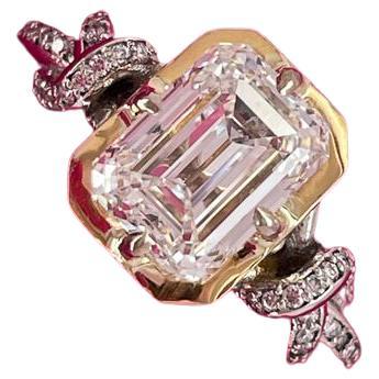 Taglio smeraldo Anello di fidanzamento con diamante taglio smeraldo certificato 2ct FSI con oro giallo 22ct in vendita