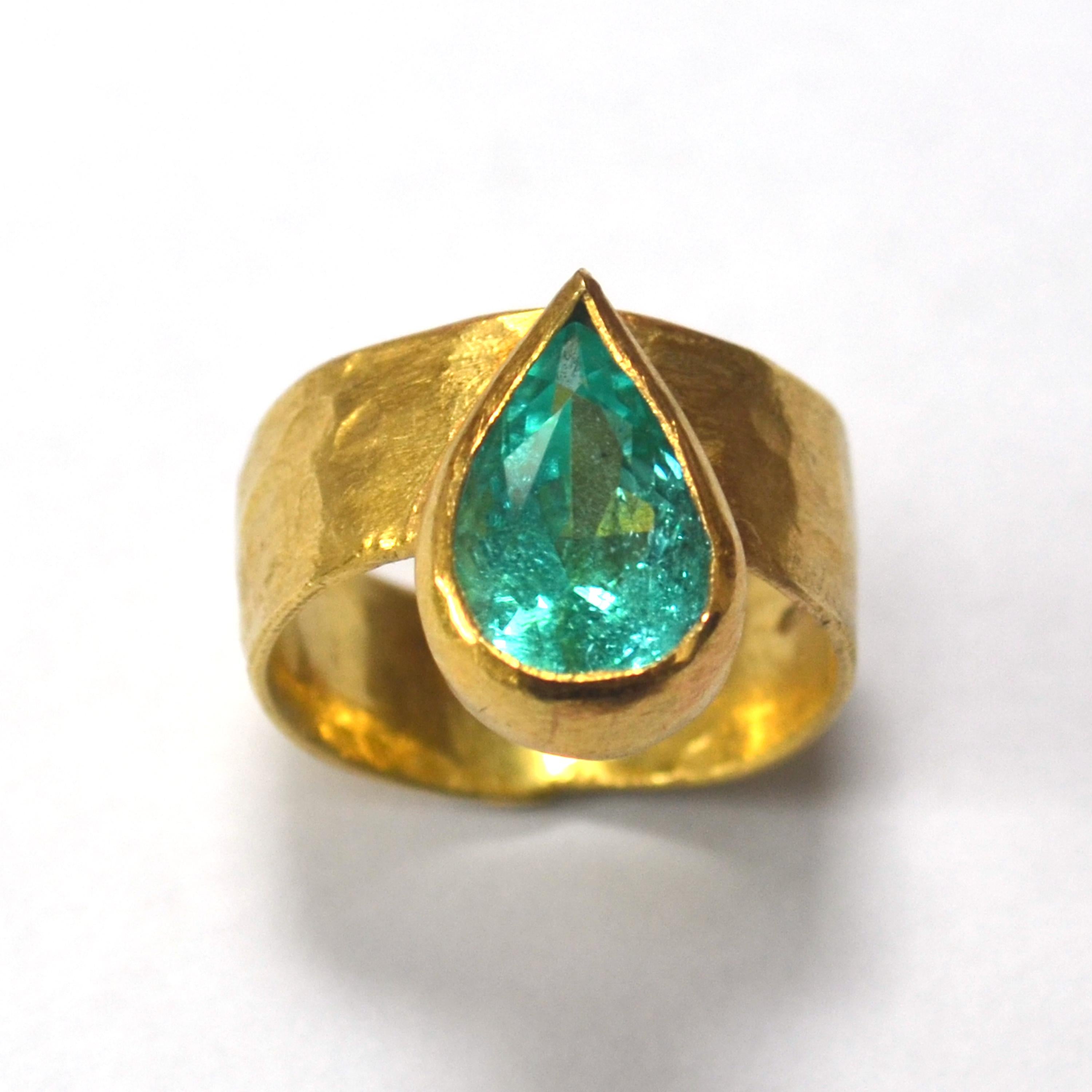 Certified 3 Carat Paraiba Pear Tourmaline 18 Karat Gold Textured Cocktail Ring In New Condition For Sale In London, GB