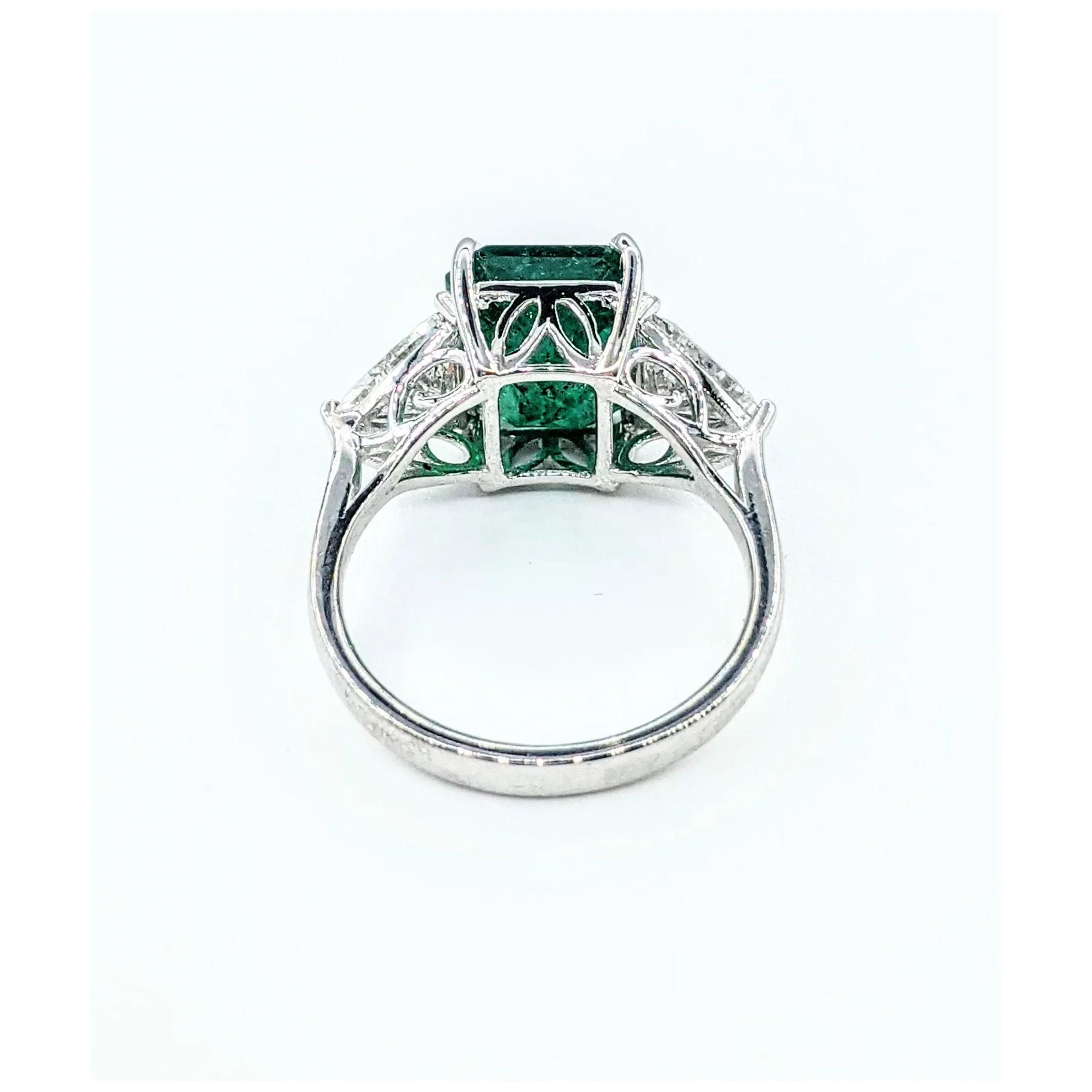 For Sale:  18K Gold 3 CT Natural Emerald and Diamond Antique Art Deco Style Engagement Ring 3