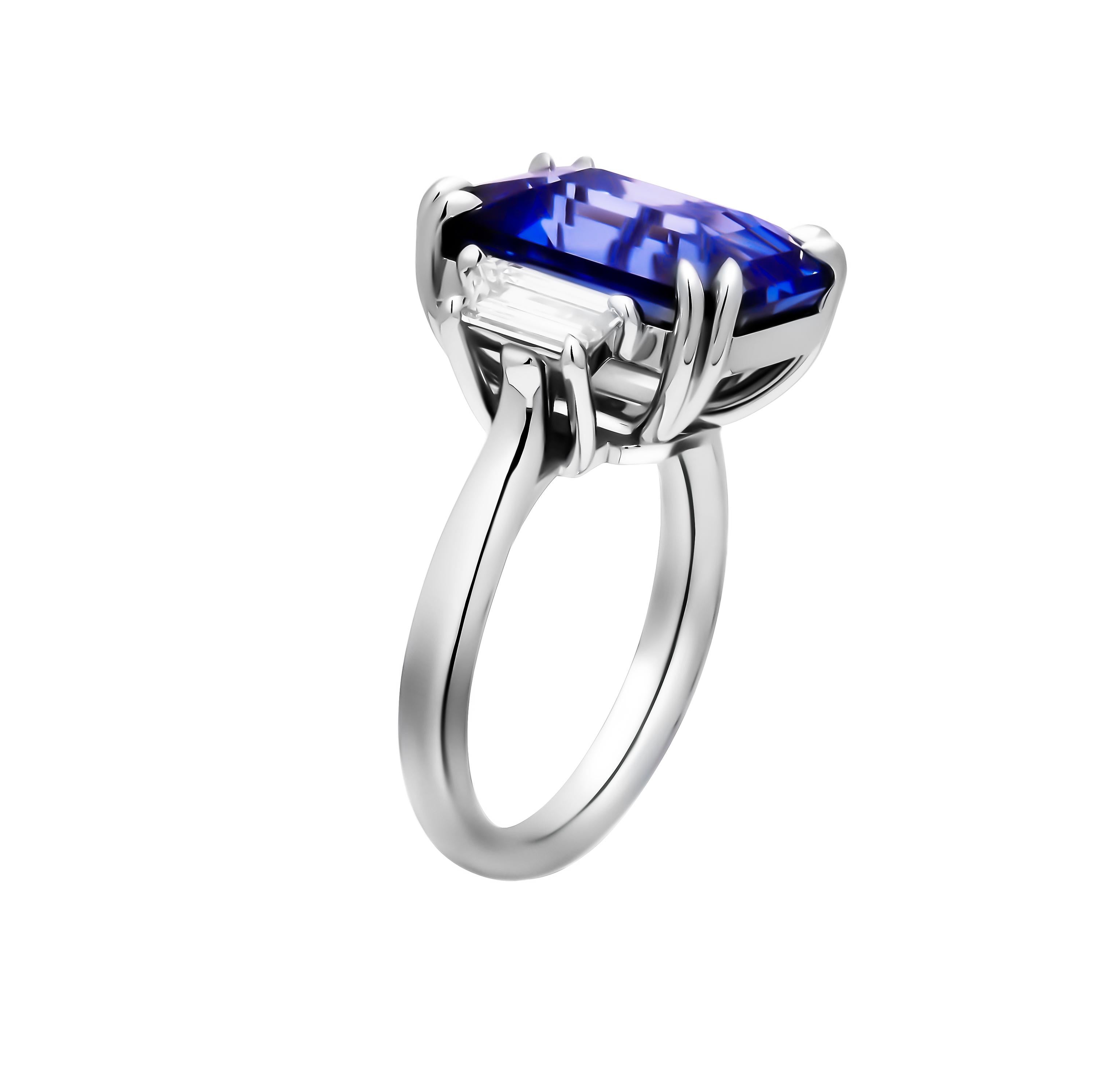 Modern Certified 3 Stone Ring with Emerald cut Blue Sapphire For Sale