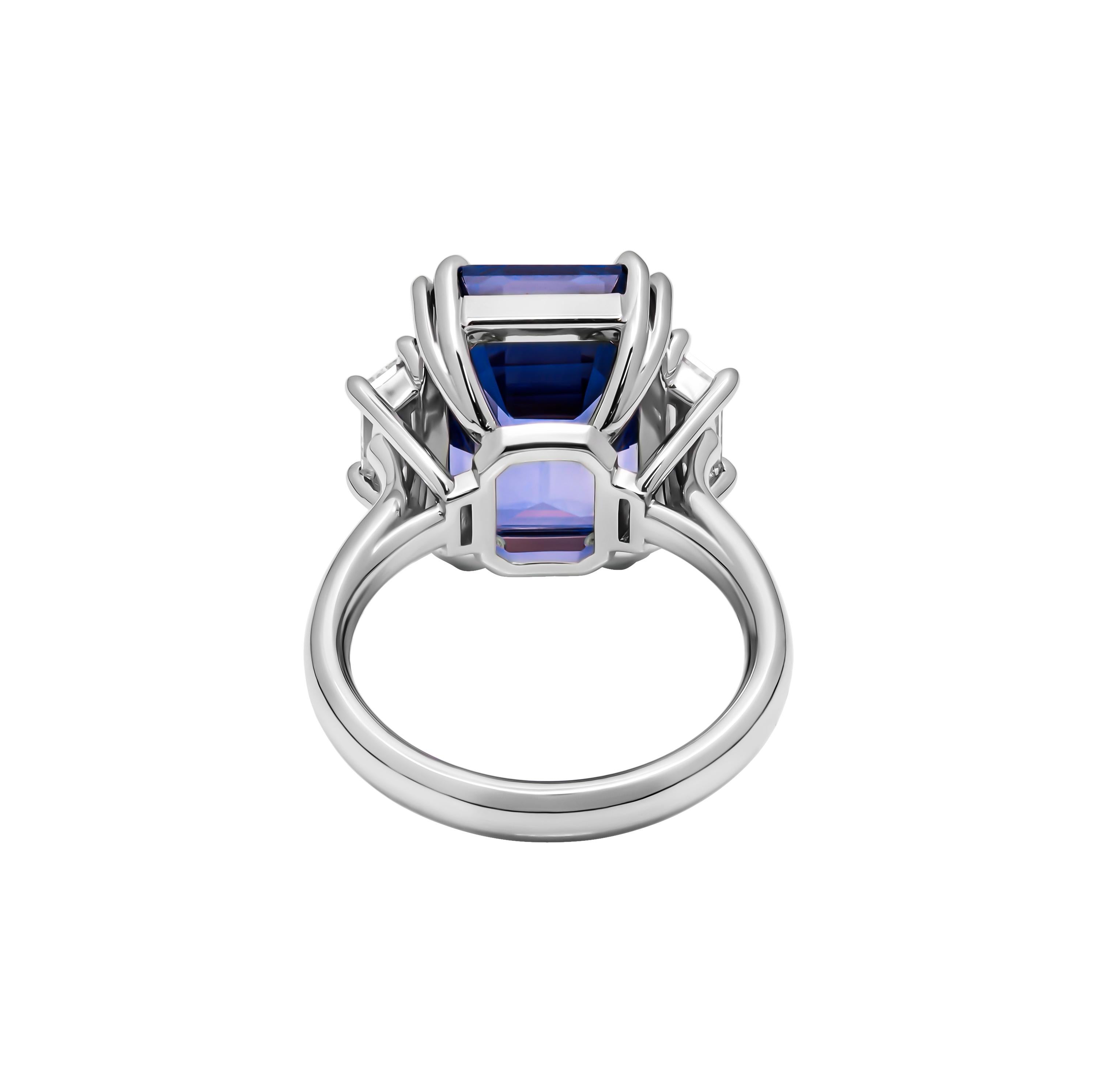Certified 3 Stone Ring with Emerald cut Blue Sapphire In New Condition For Sale In New York, NY