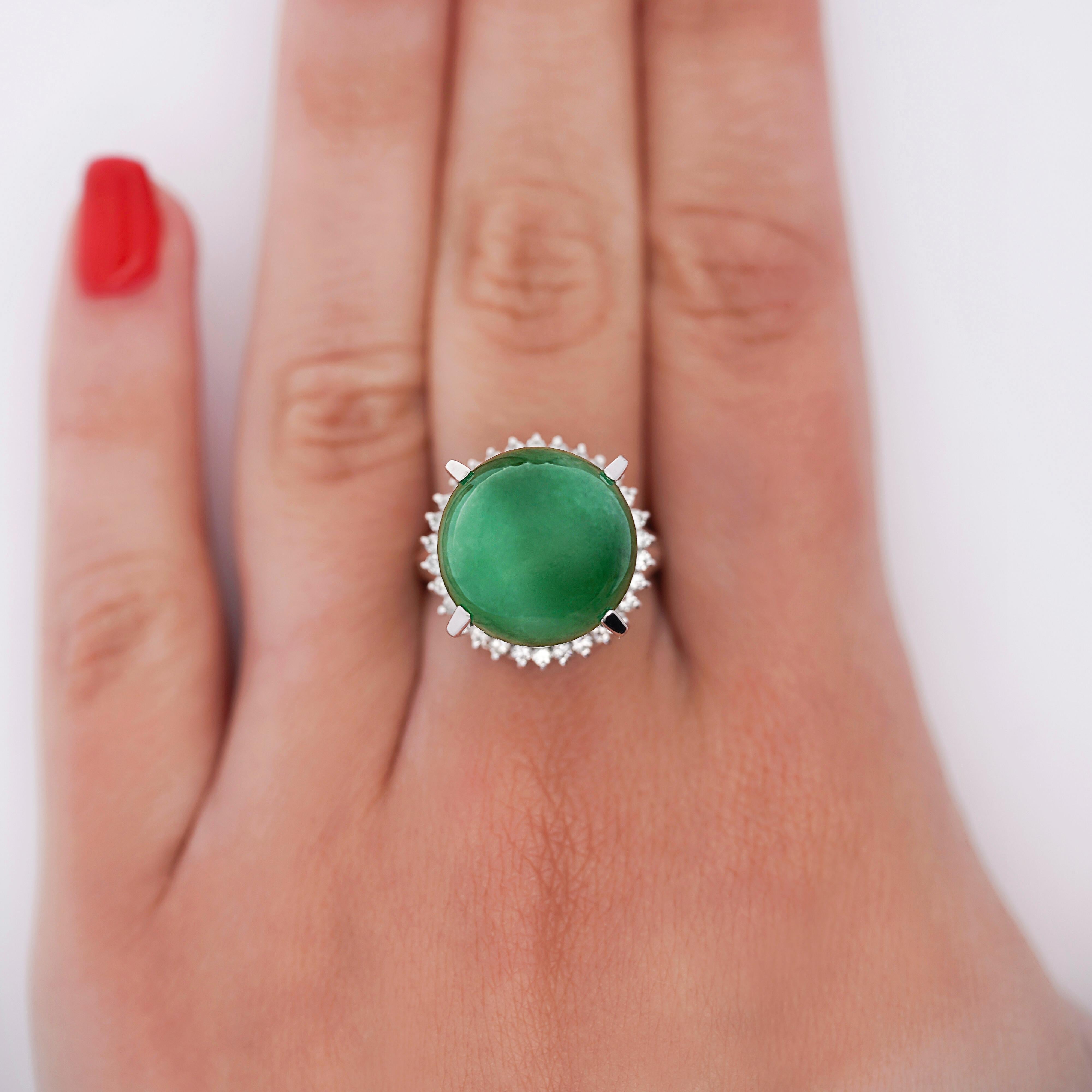 Certified 30 Carat Untreated Jadeite Jade & Diamond Platinum Ring In Excellent Condition For Sale In Miami, FL