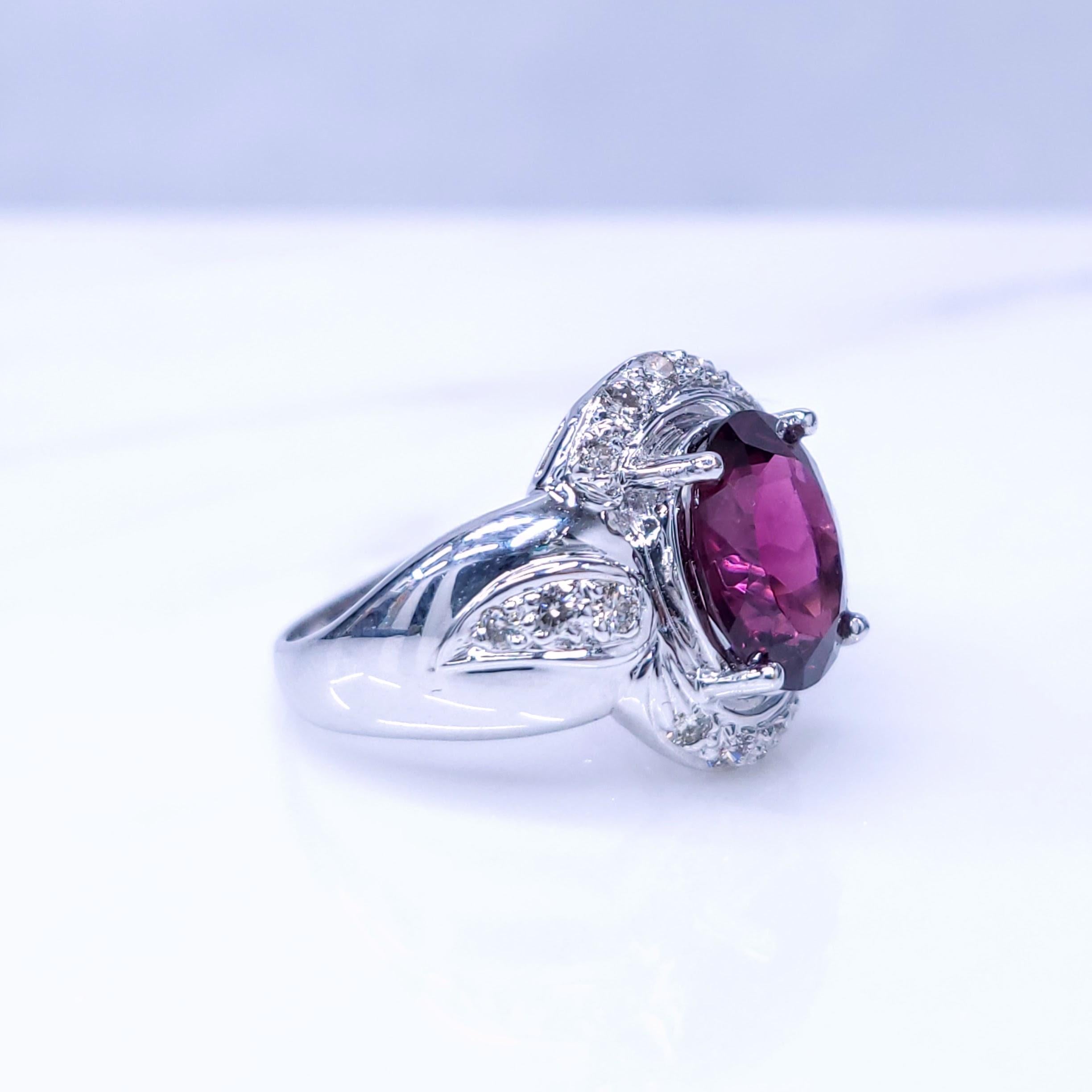 Certified 3.00 Carat No Heat Sri Lanka Ruby & Diamond Ring in 18K White Gold For Sale 2