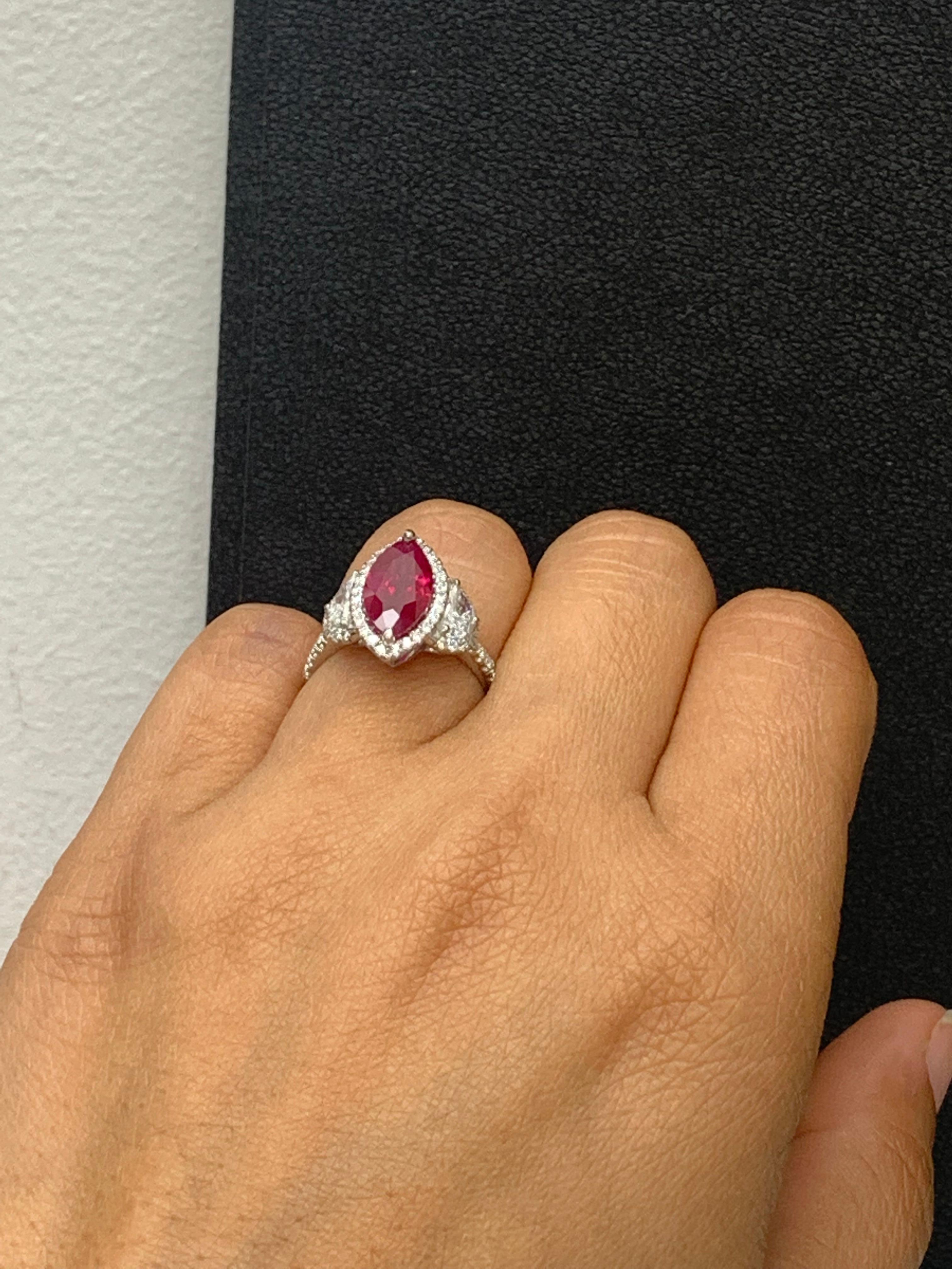 Bague halo de 3 pierres en platine avec diamants et rubis de Birmanie taille marquise de 3,01 carats en vente 14