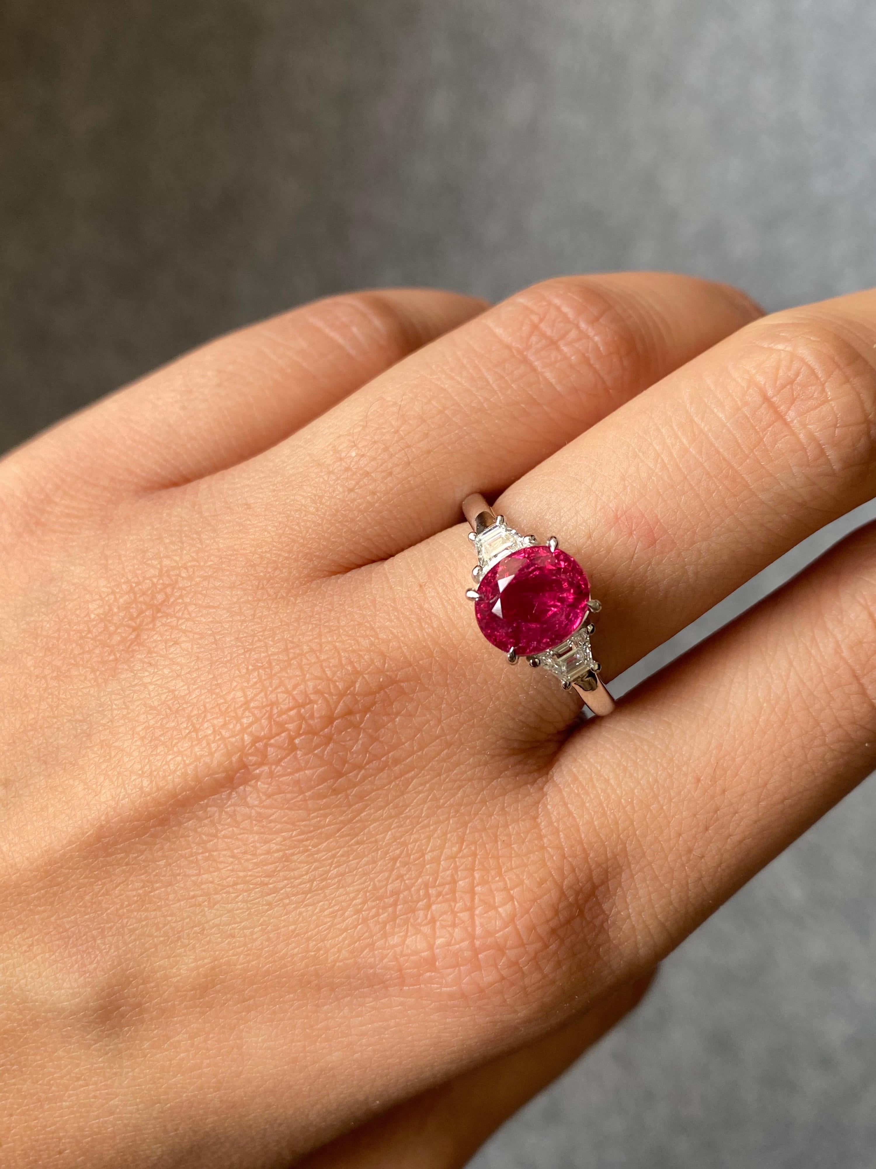 Modern Certified 3.01 Carat Natural Ruby and Diamond Three Stone Engagement Ring For Sale