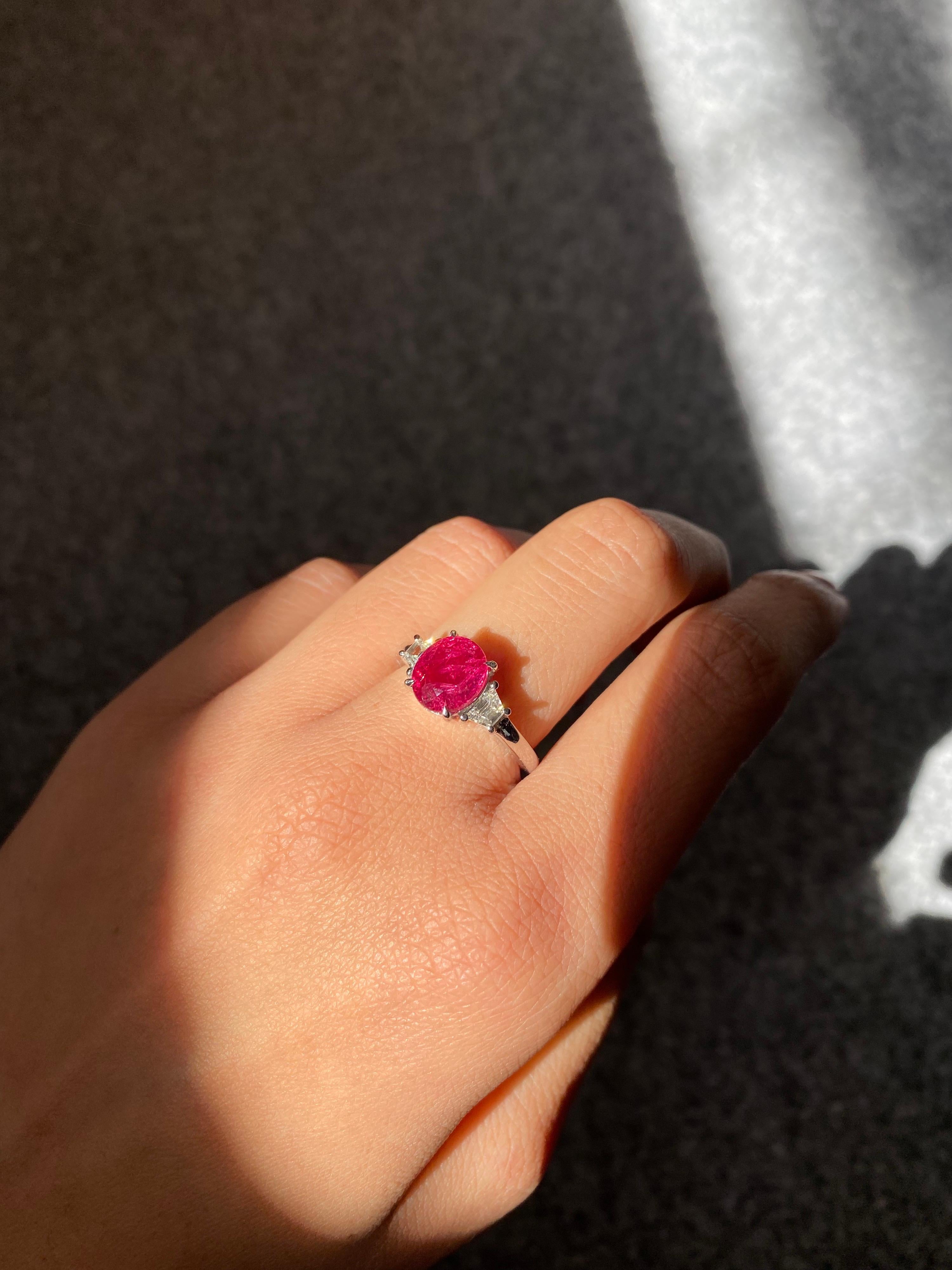 Certified 3.01 Carat Natural Ruby and Diamond Three Stone Engagement Ring In New Condition For Sale In Bangkok, Thailand