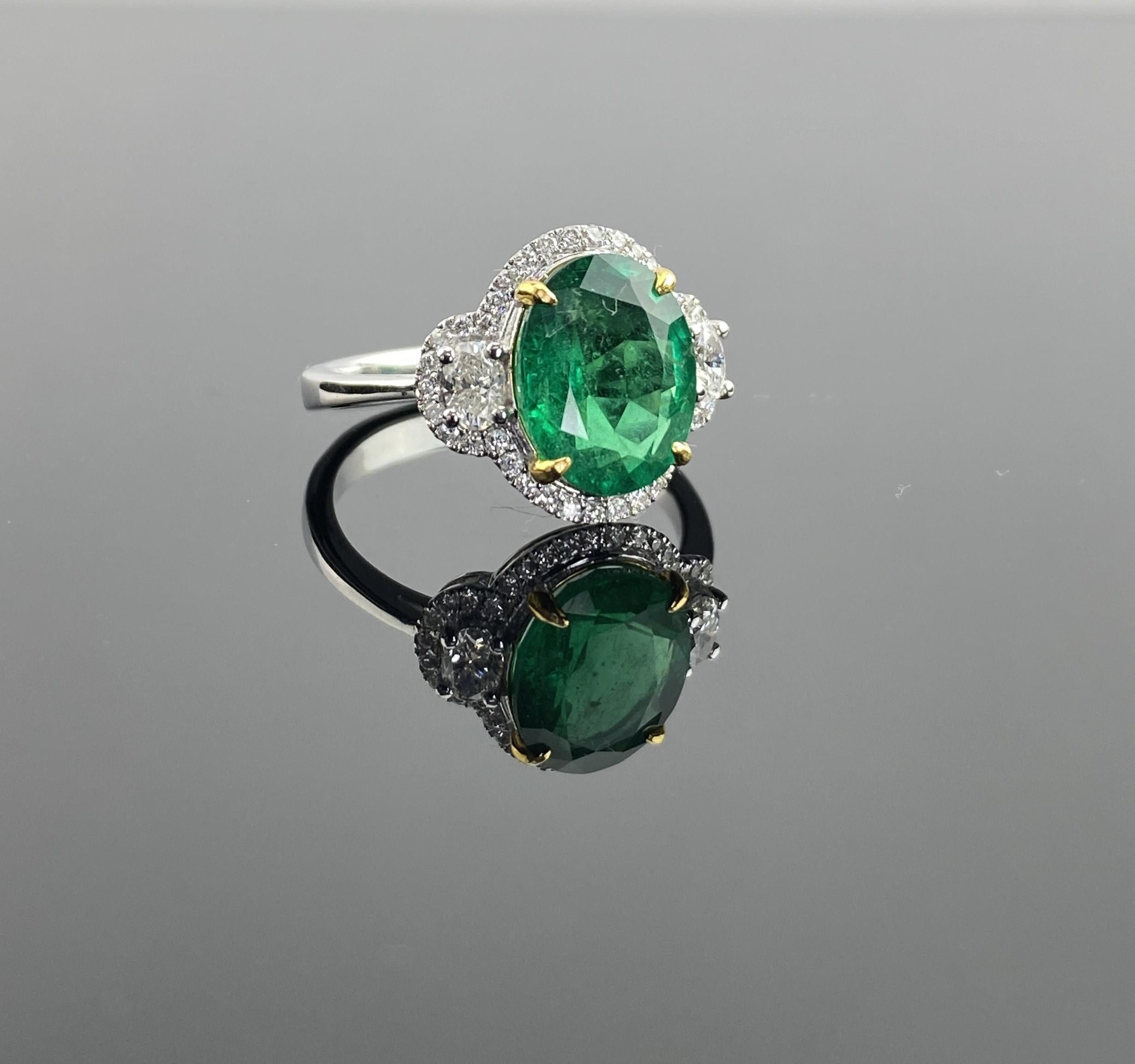 Modern Certified 3.02 Carat Zambian Emerald Diamond Cocktail Ring For Sale