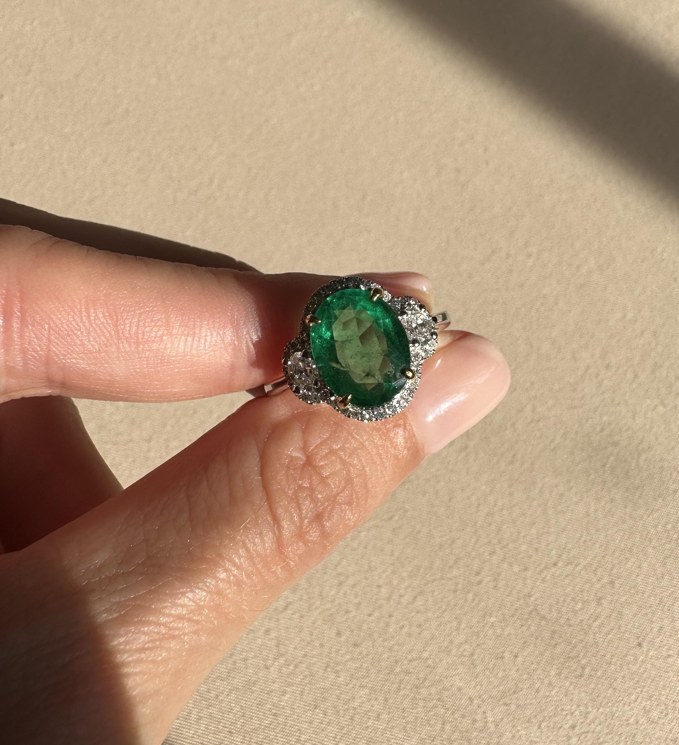 Women's Certified 3.02 Carat Zambian Emerald Diamond Cocktail Ring For Sale