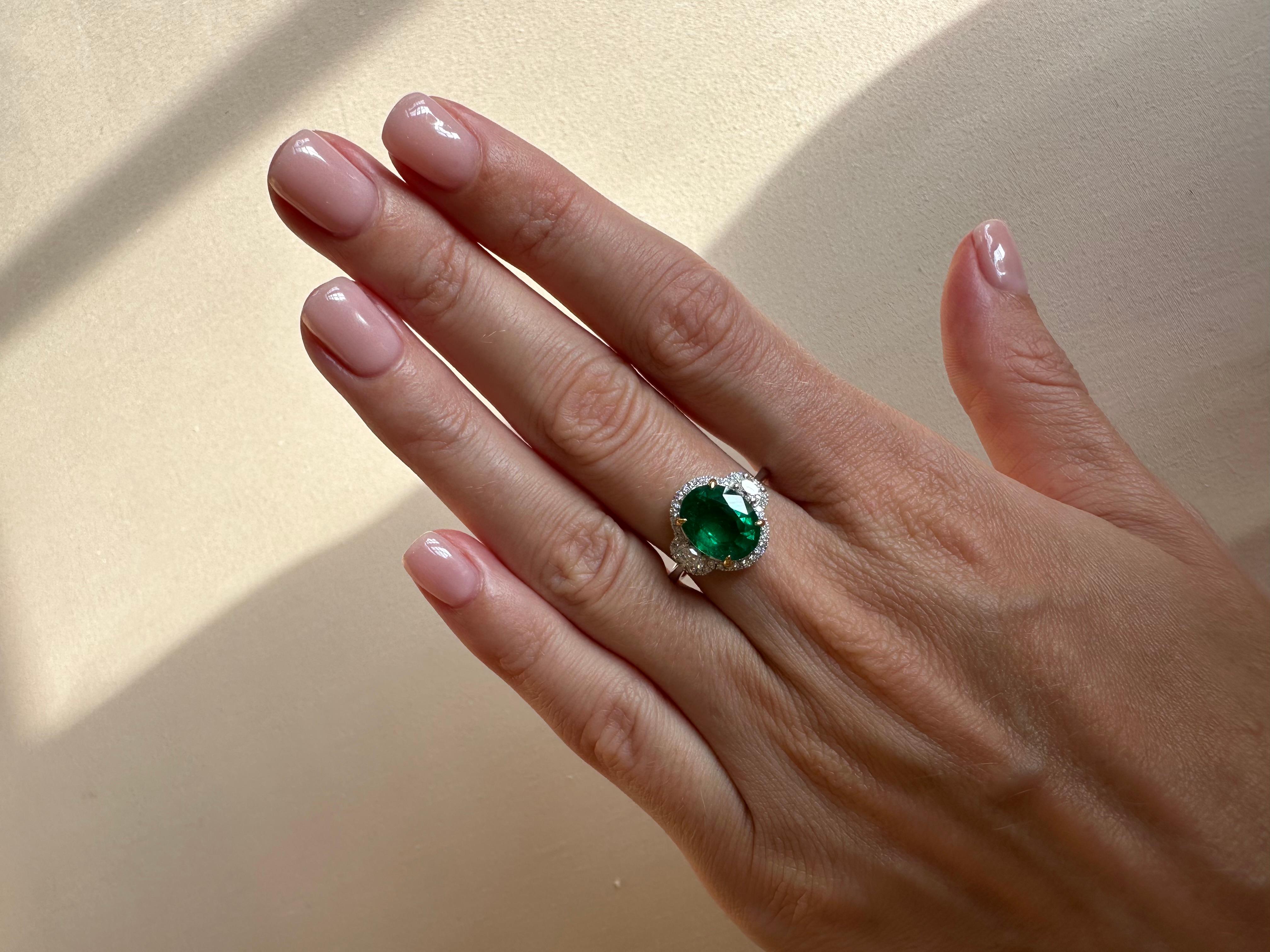 Certified 3.02 Carat Zambian Emerald Diamond Cocktail Ring For Sale 1