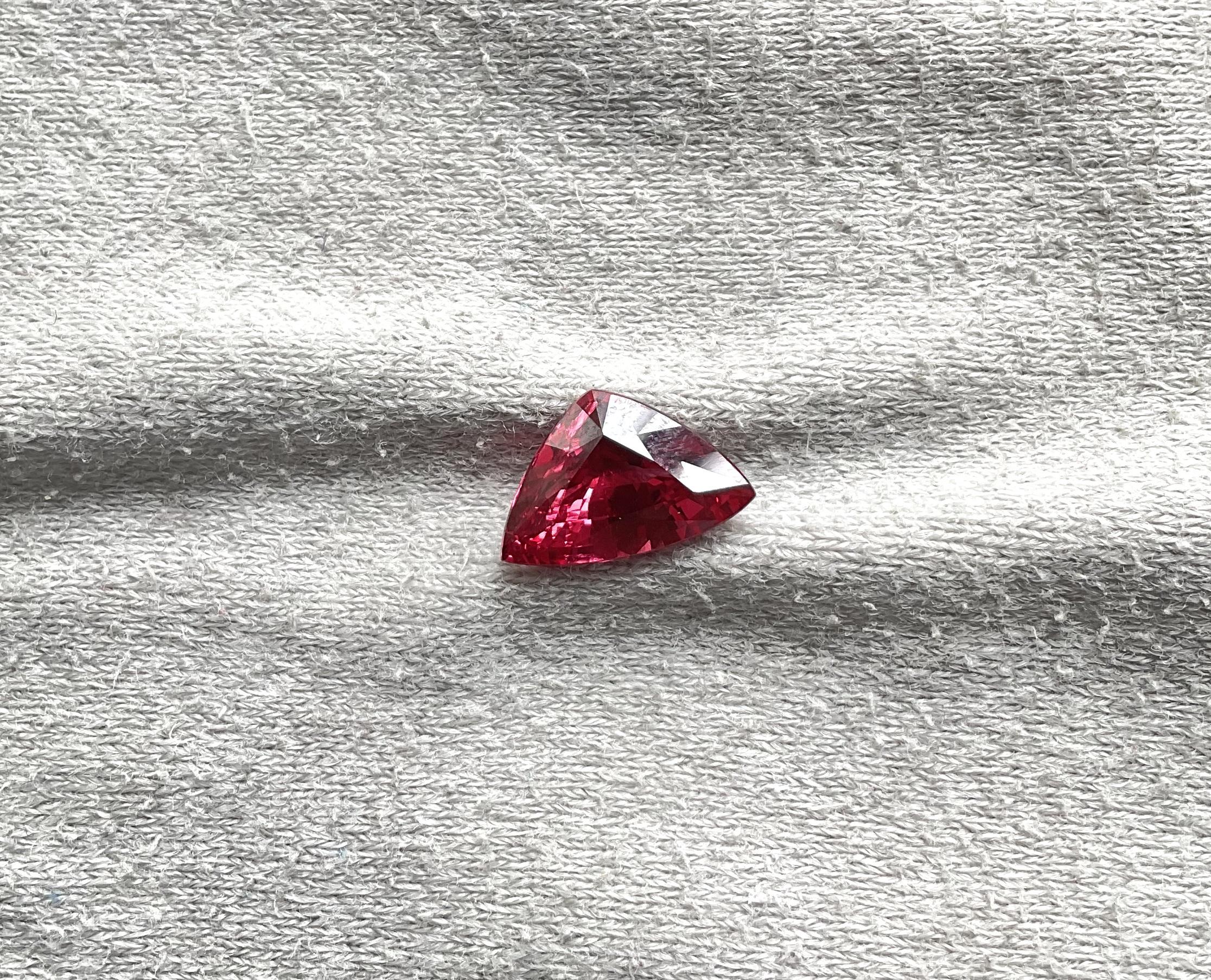 certified 3.02 carats burmese red spinel natural triangular cut stone natural gem

Weight: 3.02 Carats
Size: 12.22x8.03x5.13 MM
Pieces: 1
Shape : triangular
