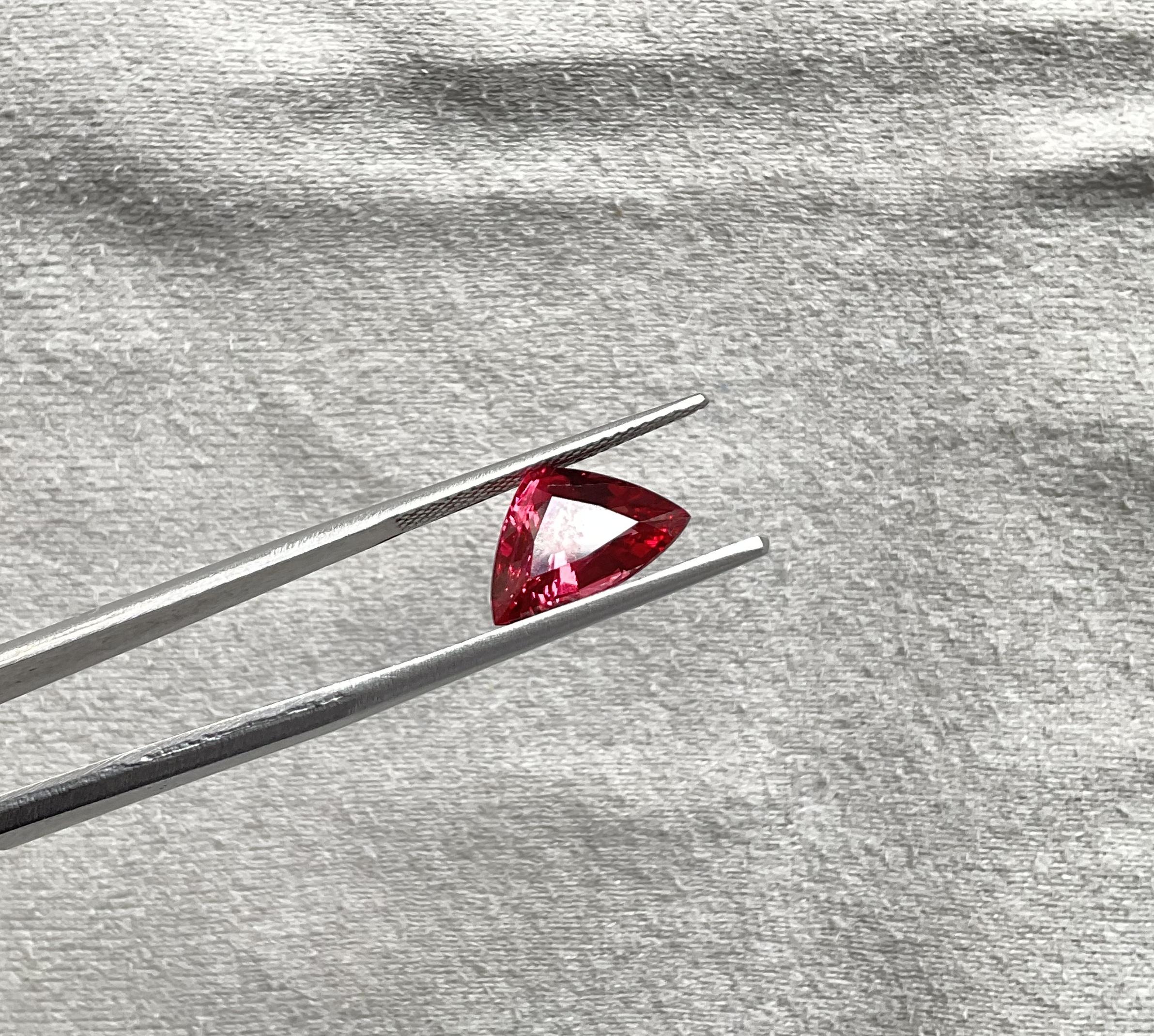 Trillion Cut certified 3.02 carats burmese red spinel natural triangular cutstone natural gem For Sale