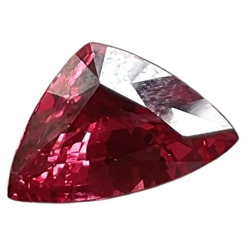 certified 3.02 carats burmese red spinel natural triangular cutstone natural gem For Sale