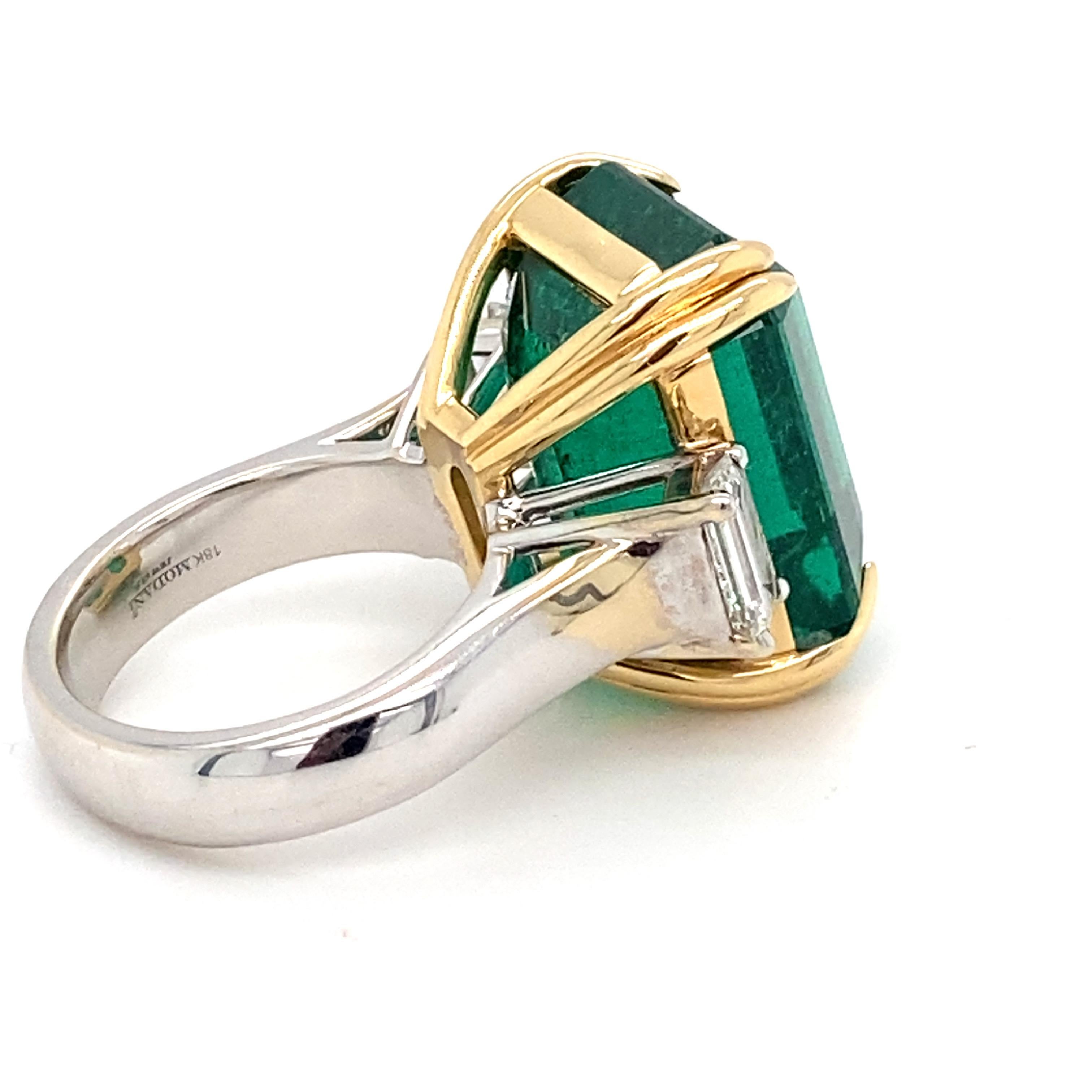 Bague à trois pierres avec diamants et émeraude taille octogonale certifiée 30,27 carats en vente 13