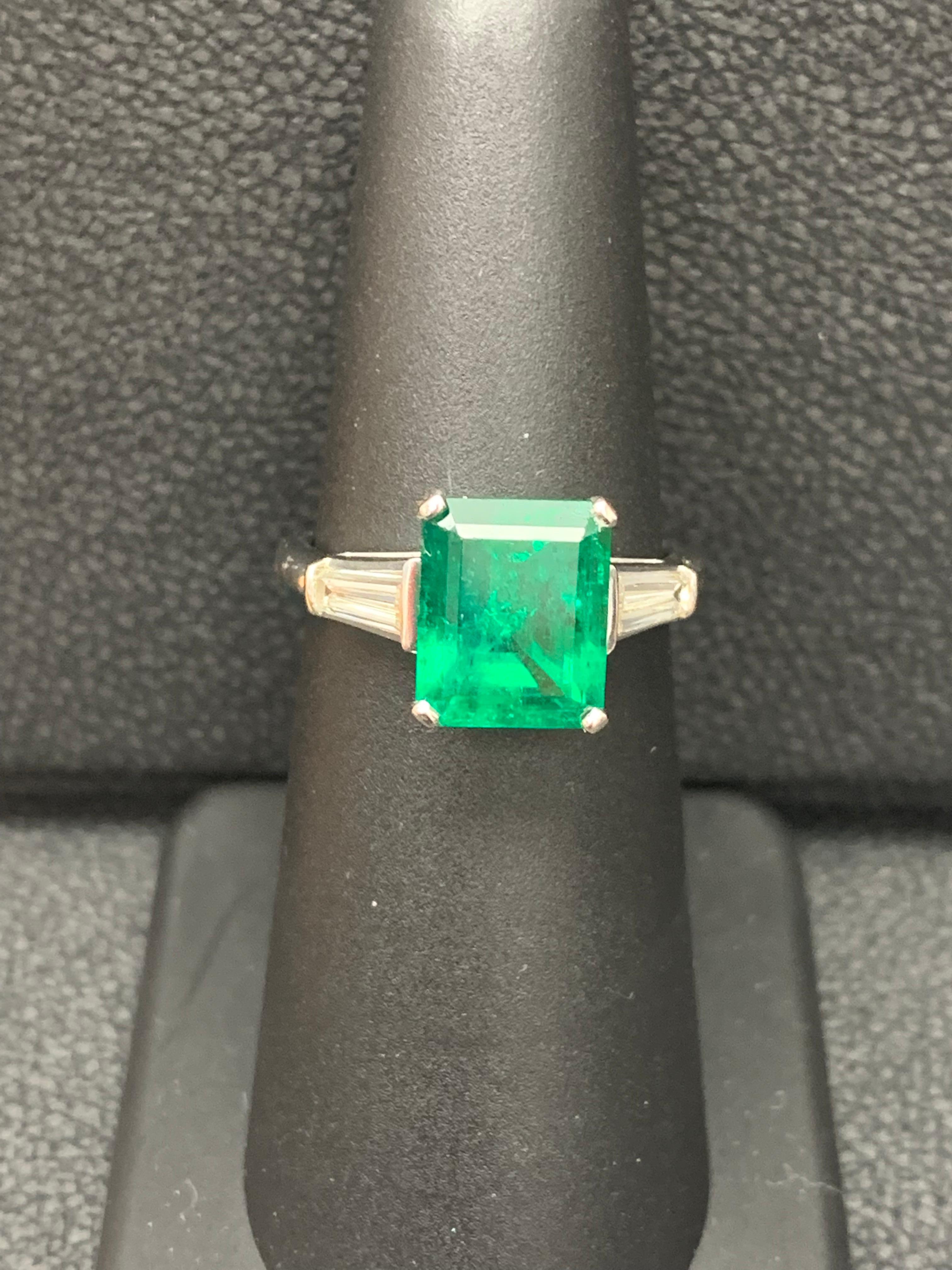 Certified 3.04 Carat Emerald Cut Columbian Emerald Diamond Ring For Sale 7