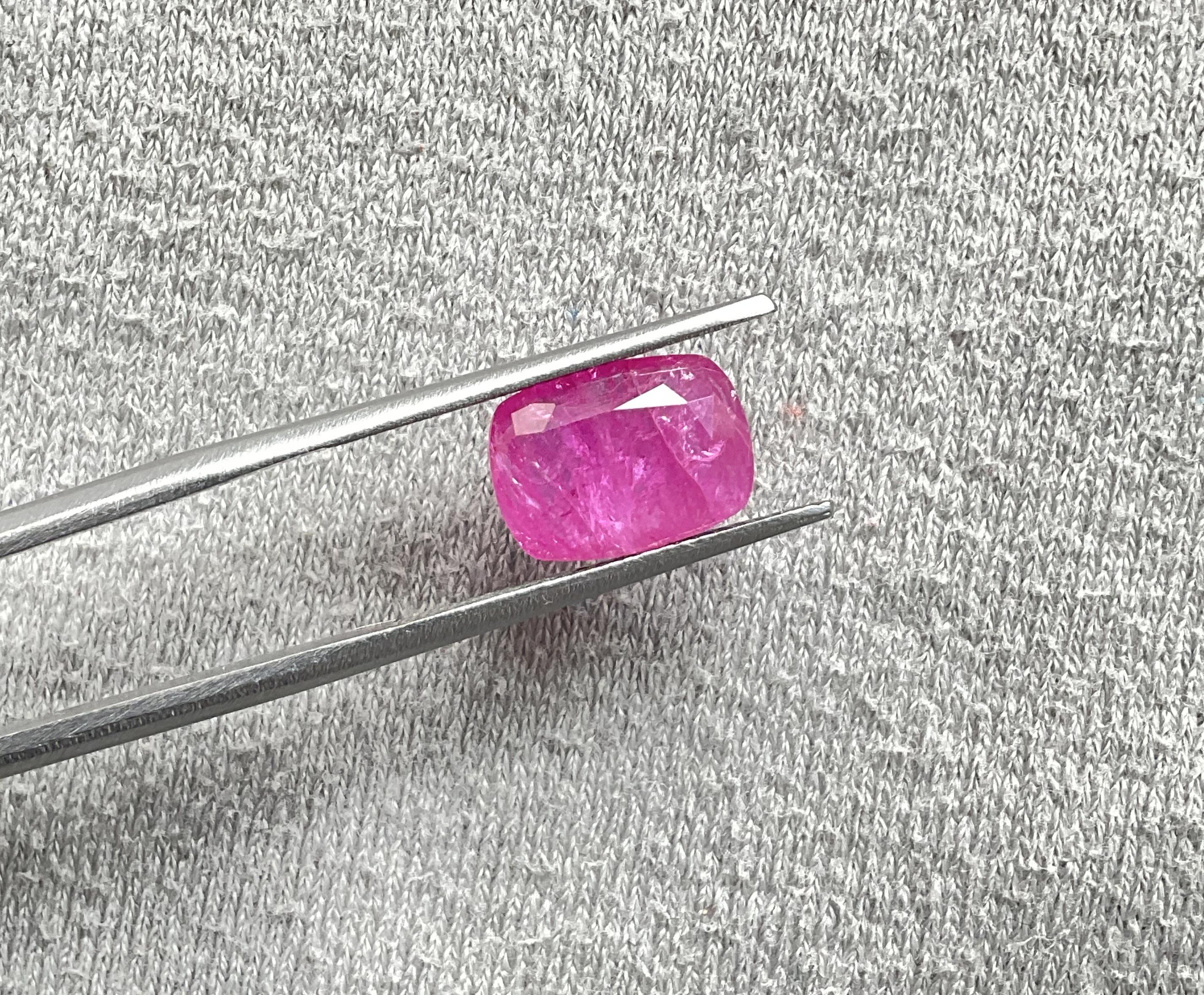 Certified 3.04 Carats Mozambique Ruby Cushion Faceted Cut stone No Heat Natural For Sale 2