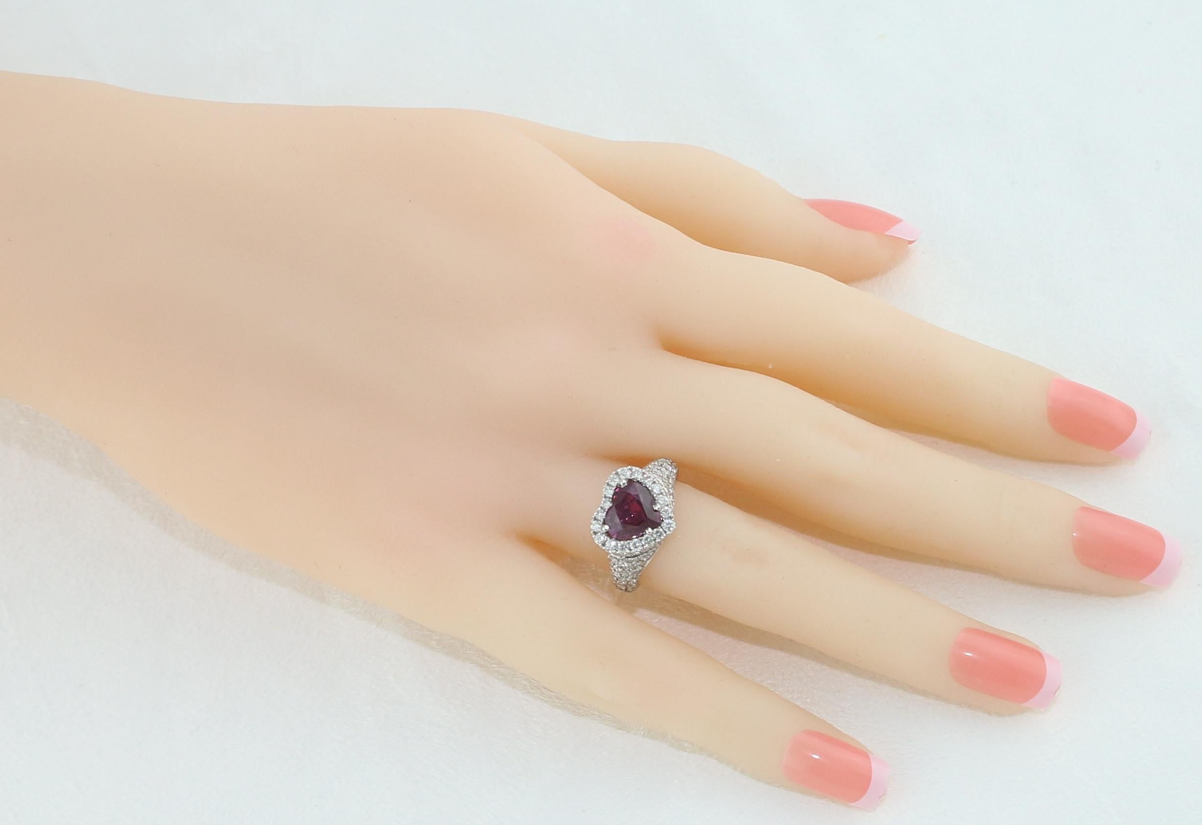 Modern Certified 3.05 Carat No Heat Purple Sapphire Diamond Gold Heart Ring For Sale