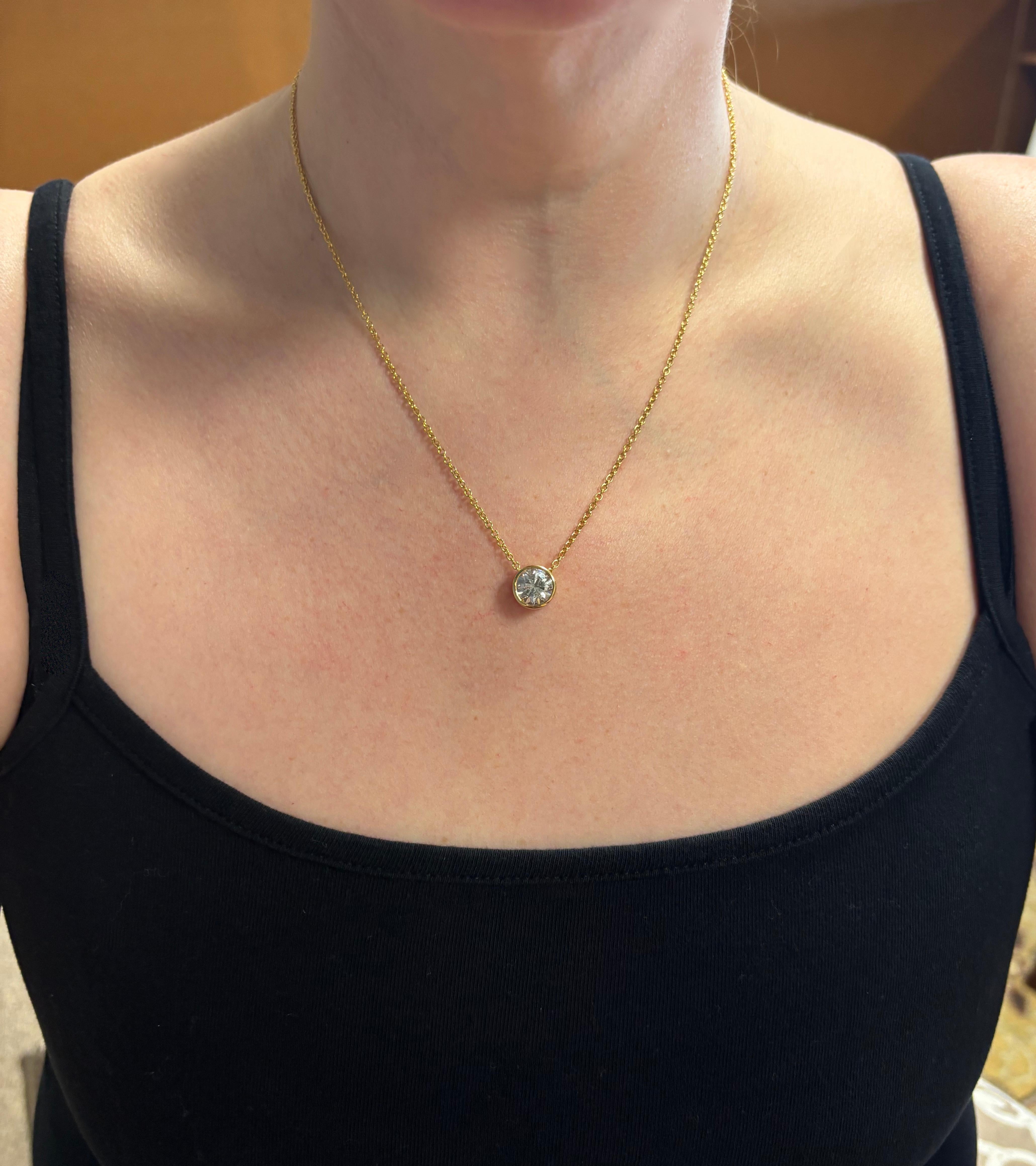 Collana con ciondolo solitario di diamanti taglio Brilliante rotondo certificato 3.05CT in vendita 5