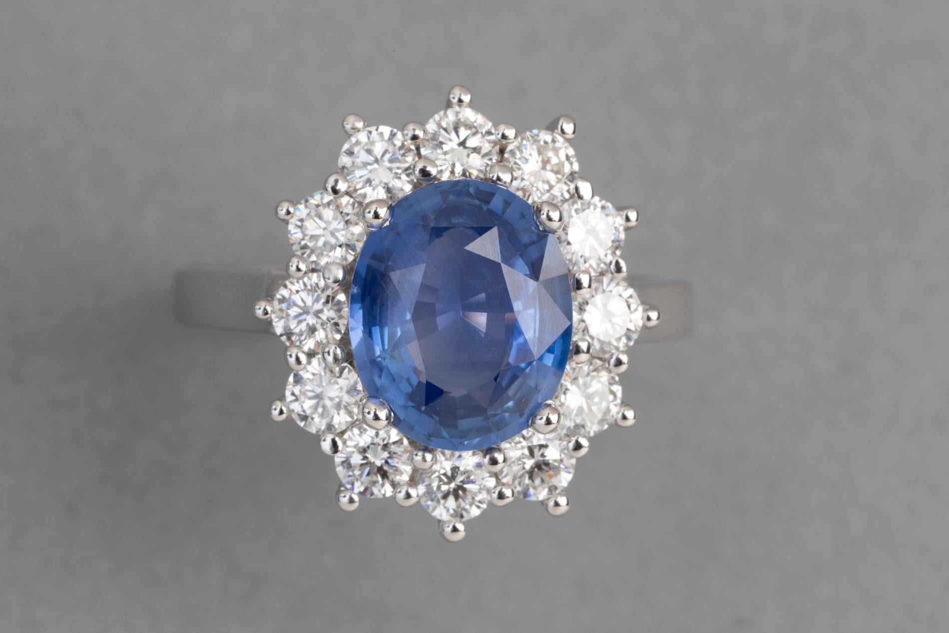 Certified 3.08 Carat Ceylan Sapphire and 1.19 Carats Diamonds Ring

Very Beautiful ring, made by me.  Mounted in White gold 750. 
 The Sapphire is high quality sapphire from Sri Lanka (Ceylan).  Certified no heat no treatment 
The weight of the