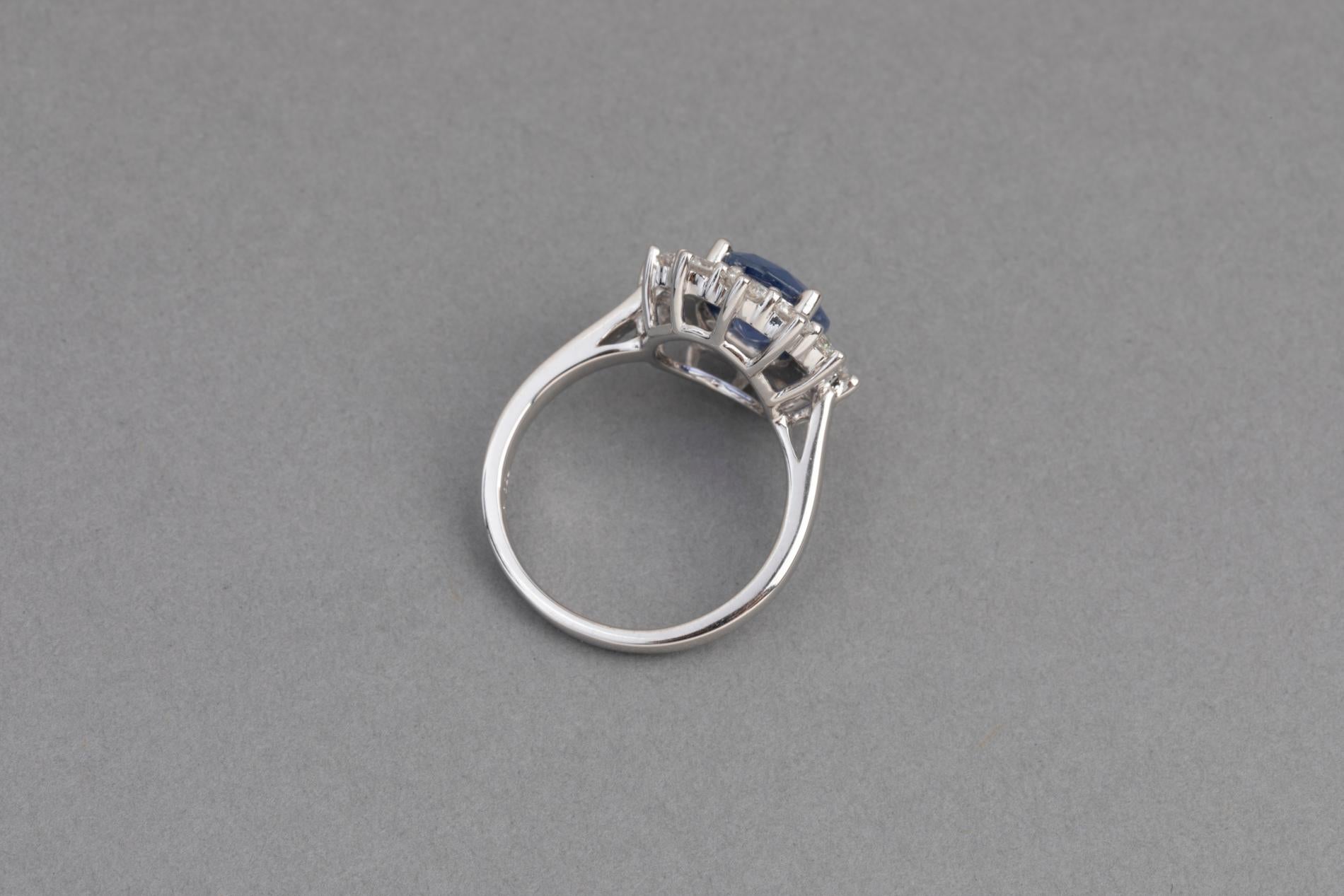Certified 3.08 Carat Ceylan Sapphire and 1.19 Carat Diamonds Ring 5