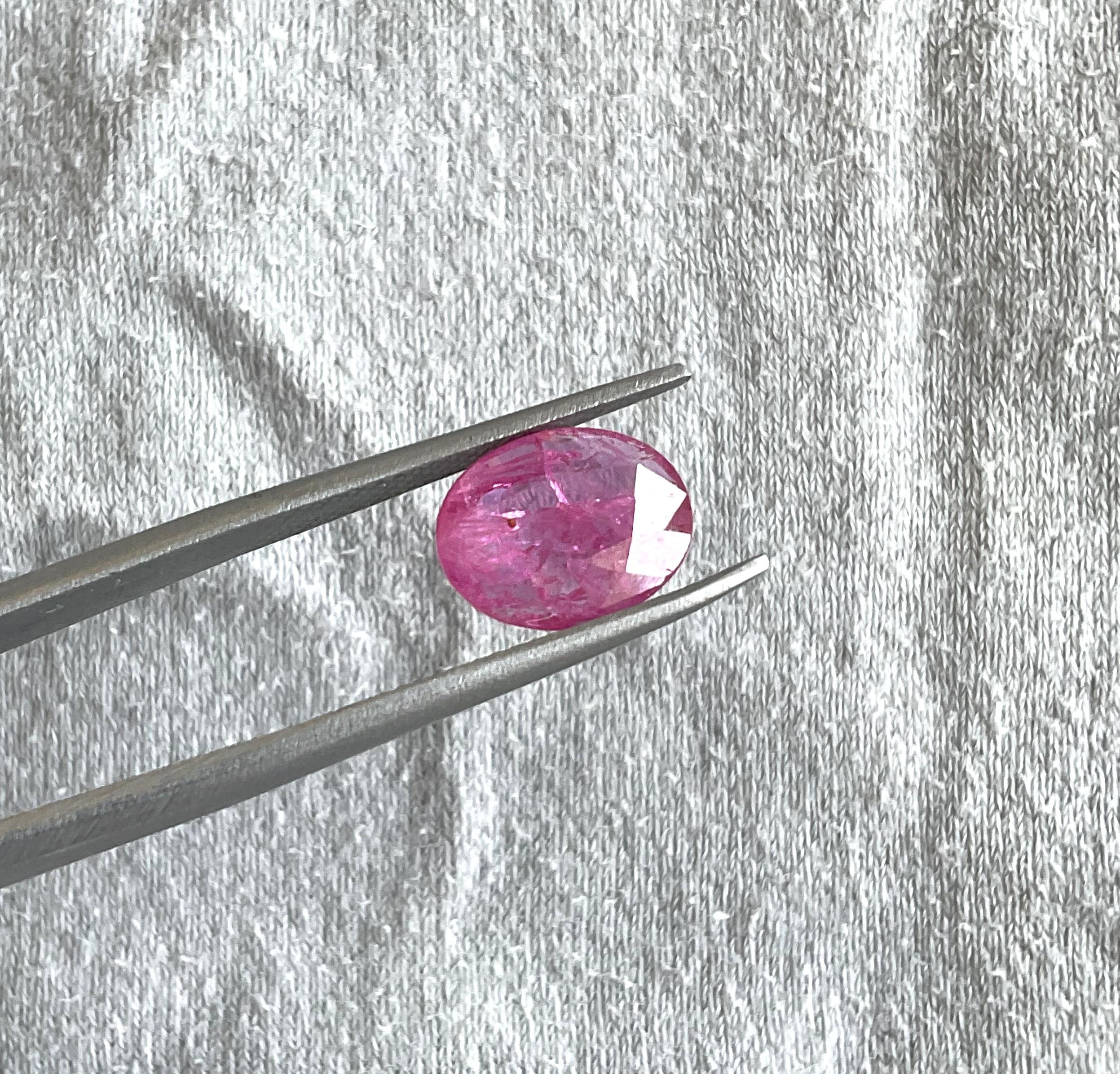Certified 3.09 Carats Mozambique Ruby Oval Faceted Cut stone No Heat Natural Gem In New Condition In Jaipur, RJ