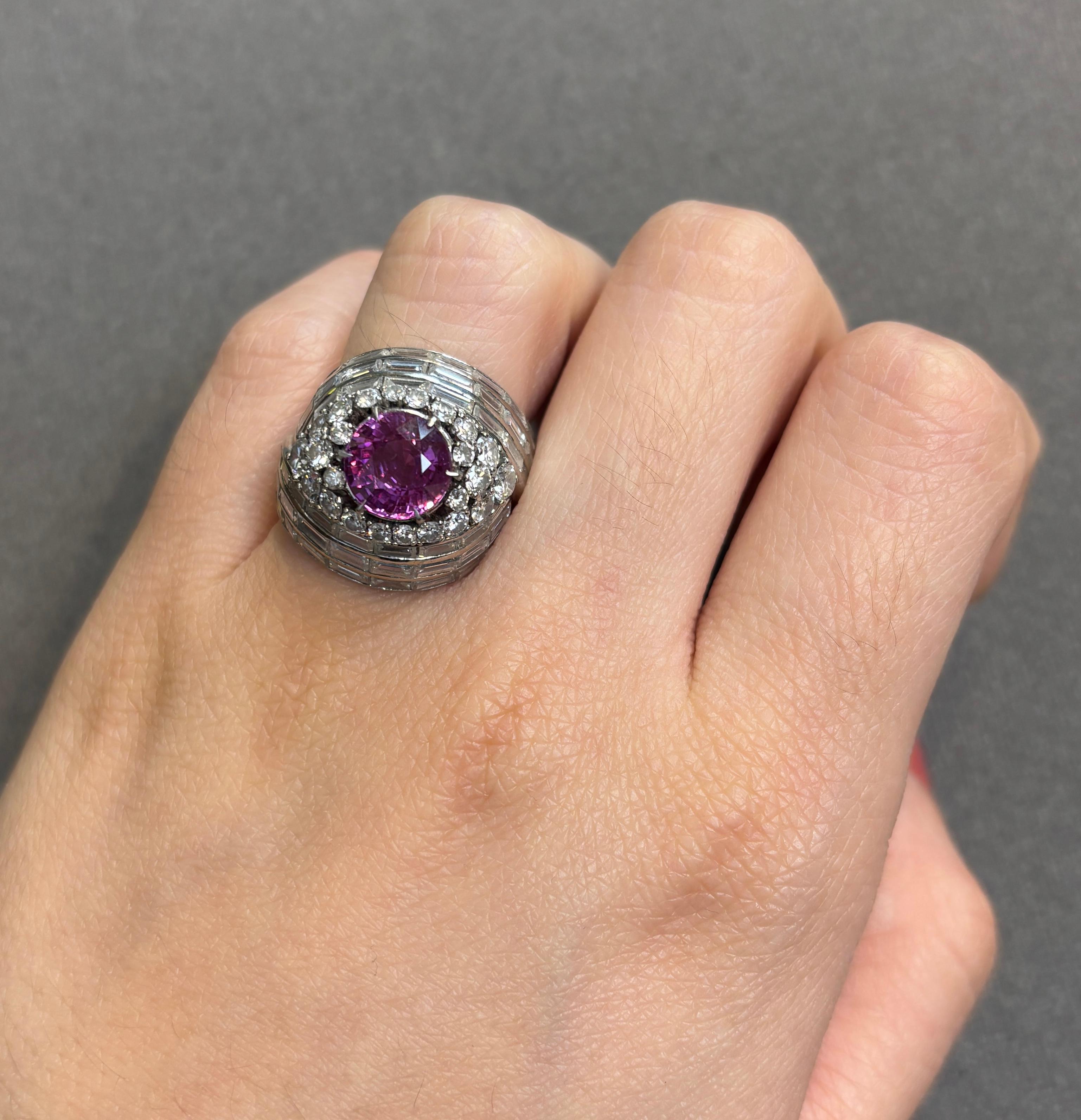 Anello con zaffiro rosa e diamante certificato

Anello in platino con zaffiro rosa taglio rotondo e diamanti taglio baguette e rotondo.

Accompagnato da un certificato AGL che attesta che lo zaffiro è di origine malgascia con riscaldamento a bassa
