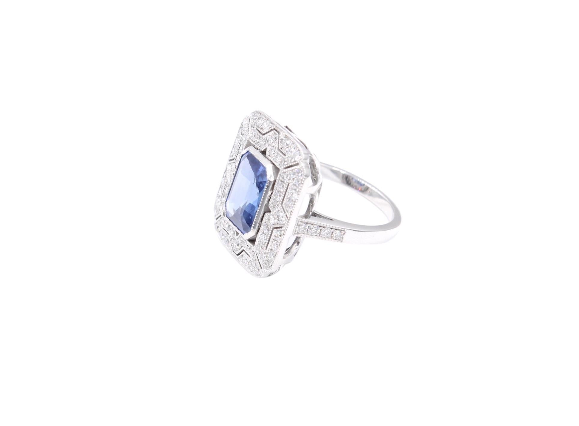 Zertifizierter Ring mit 3,10 Karat natürlichem Ceylon-Saphir und Diamanten  (Smaragdschliff) im Angebot