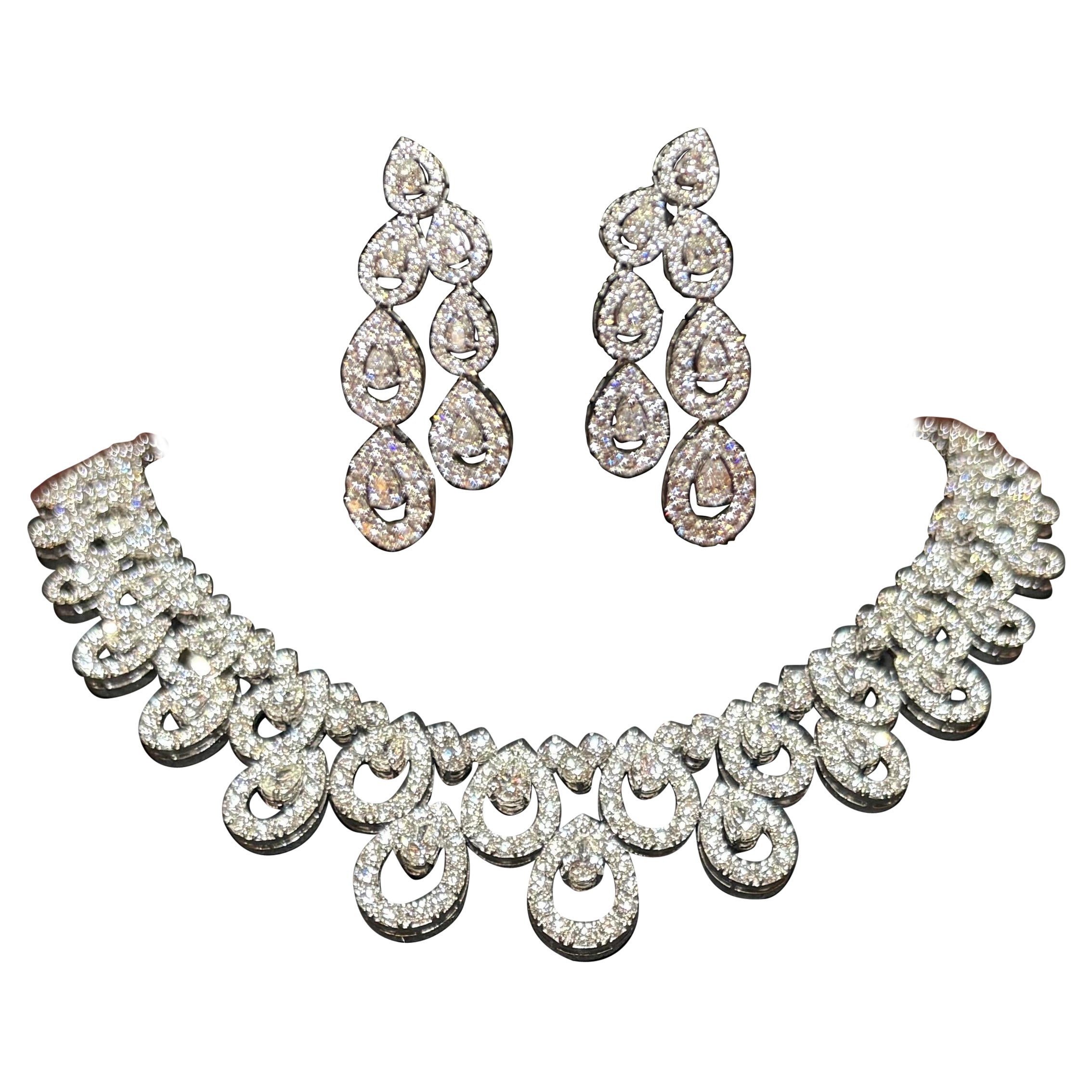 Zertifizierte 31,27 Karat Diamant und 18K Weißgold Ohrring und Halskette Suite im Angebot