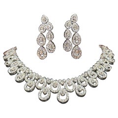 Zertifizierte 31,27 Karat Diamant und 18K Weißgold Ohrring und Halskette Suite