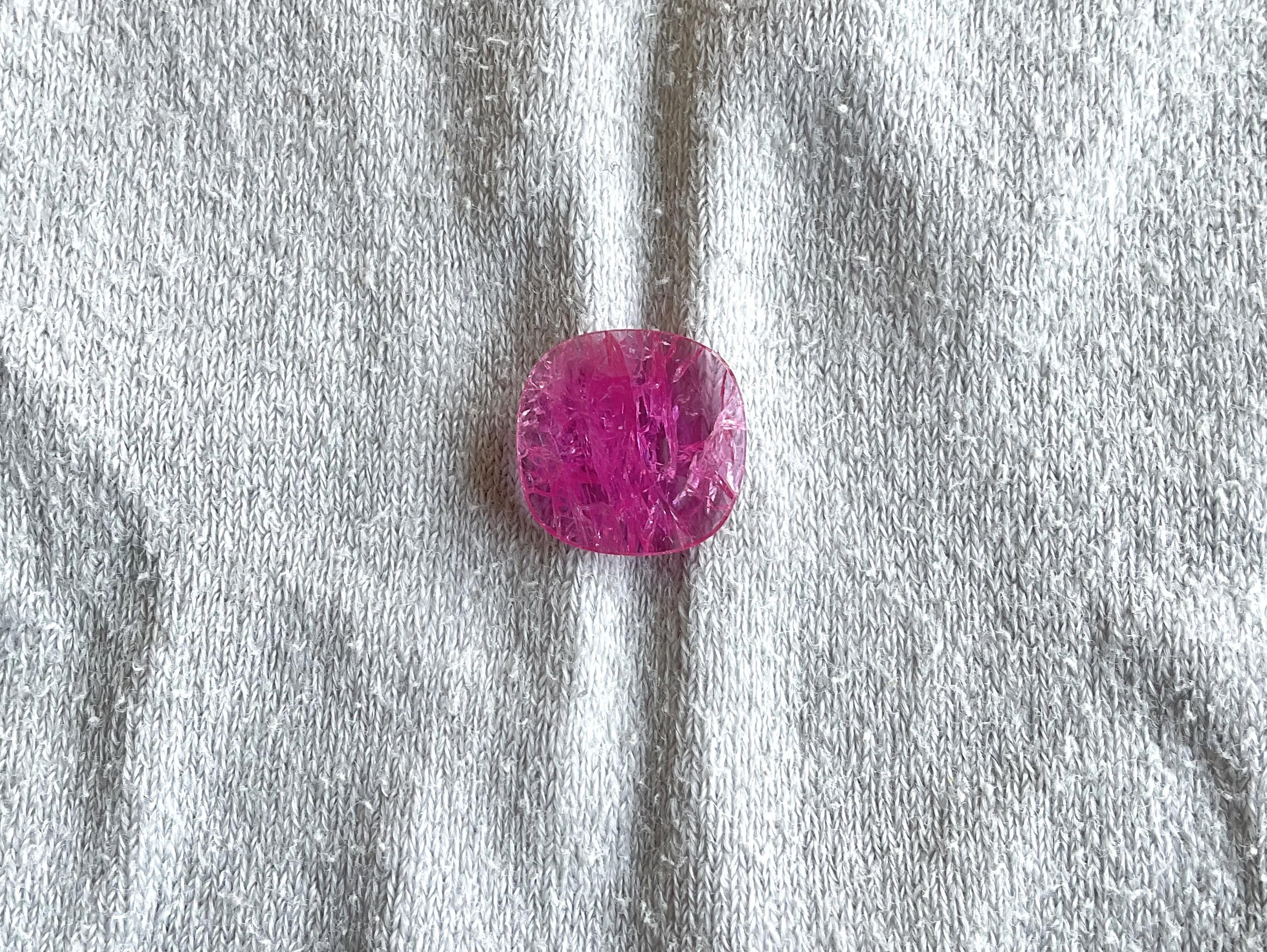 Taille coussin Pierre de rubis du Mozambique certifiée 3.13 carats, taille coussin facettée, non chauffée, naturelle en vente