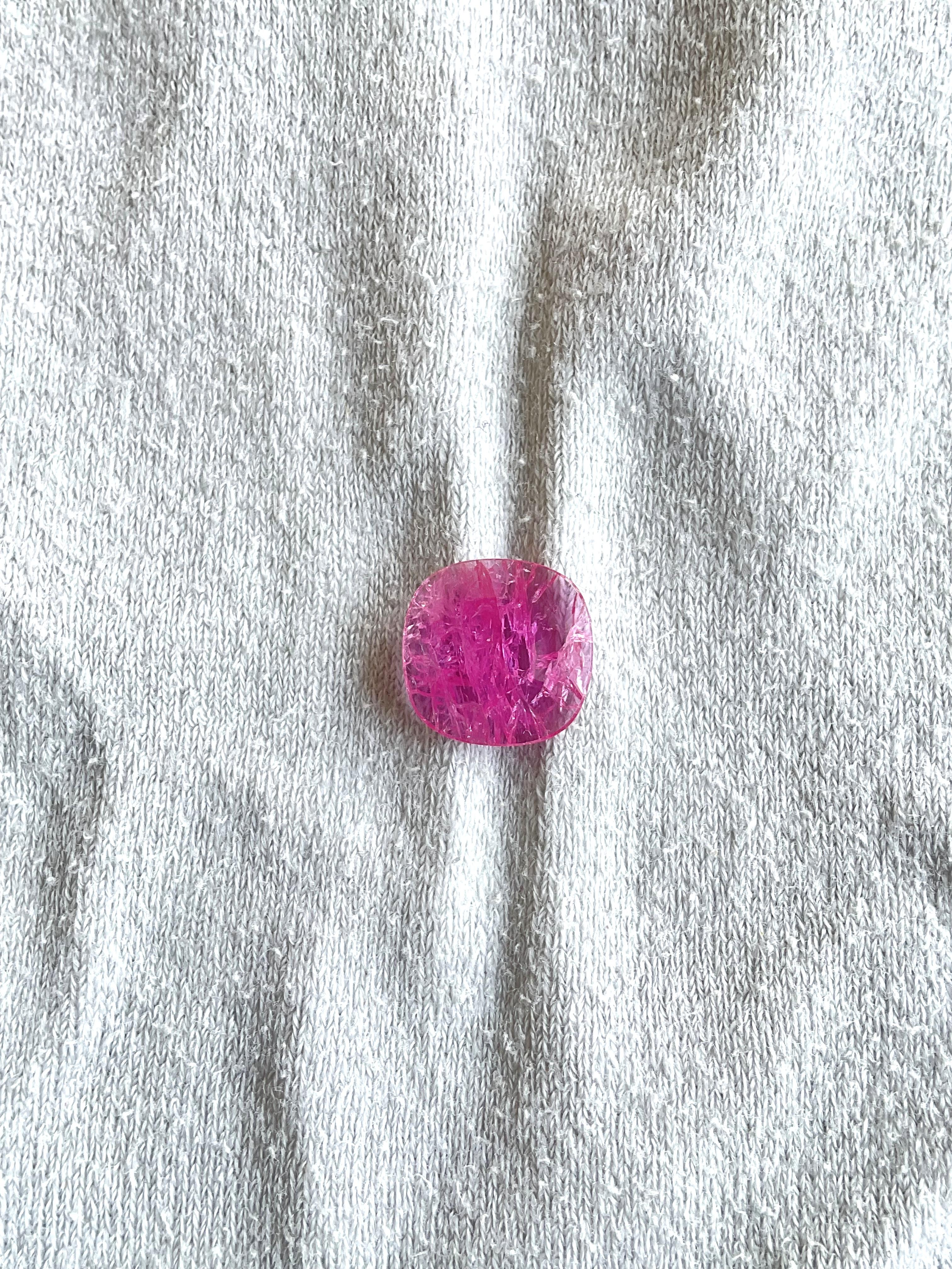 Pierre de rubis du Mozambique certifiée 3.13 carats, taille coussin facettée, non chauffée, naturelle Neuf - En vente à Jaipur, RJ