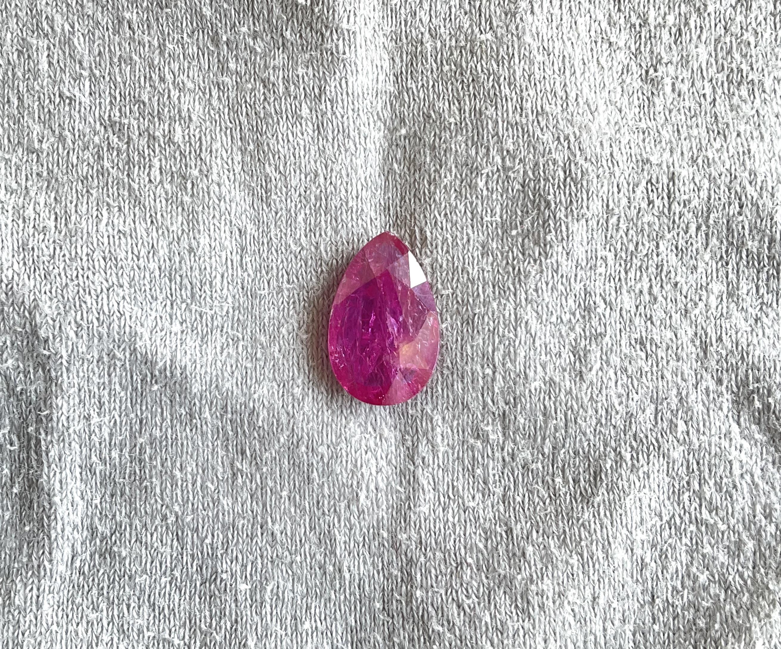 Rubí de Mozambique certificado de 3.13 quilates Piedra tallada facetada de pera Gema natural sin calor Art Decó en venta