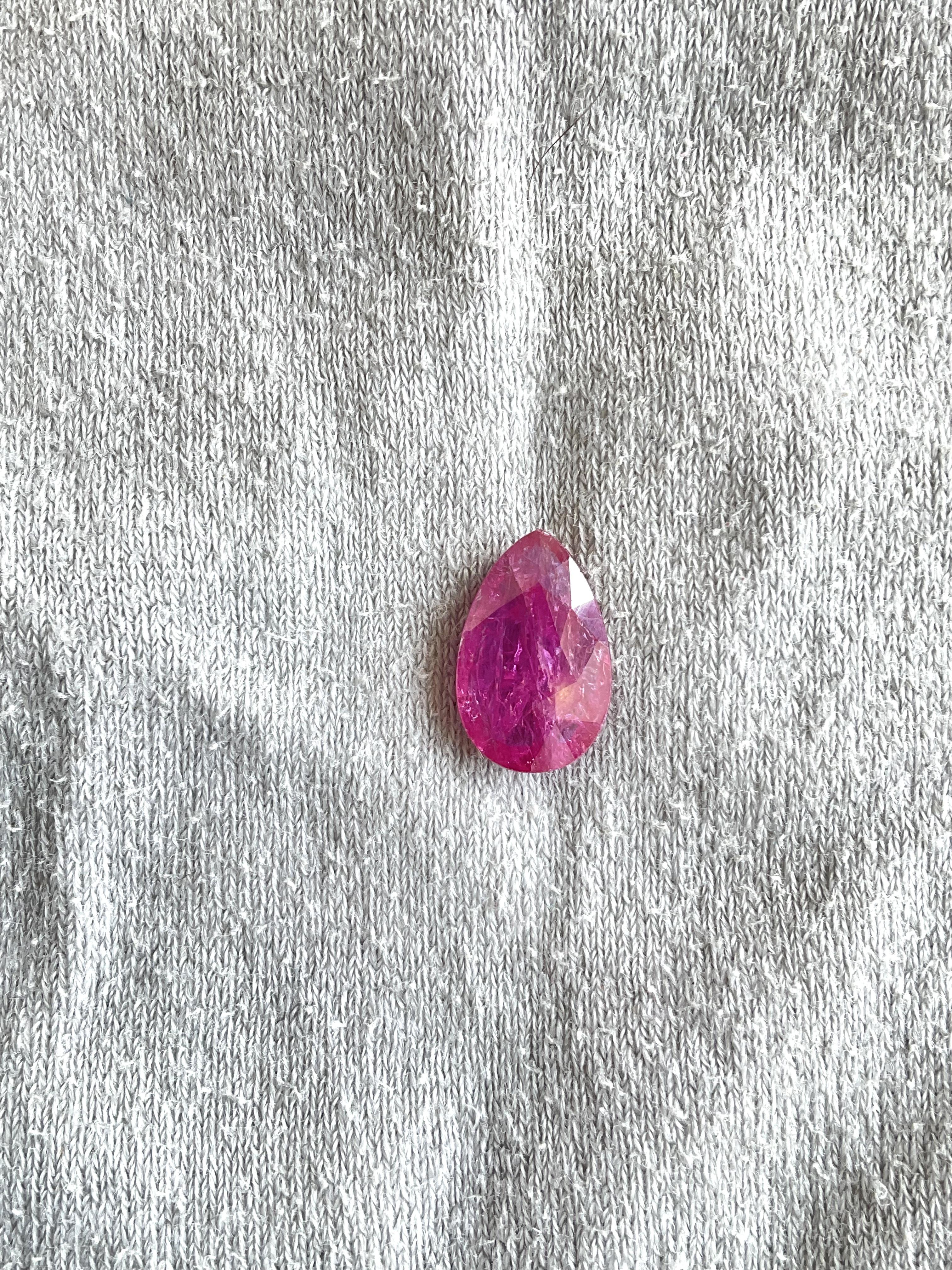 Rubí de Mozambique certificado de 3.13 quilates Piedra tallada facetada de pera Gema natural sin calor Corte pera en venta