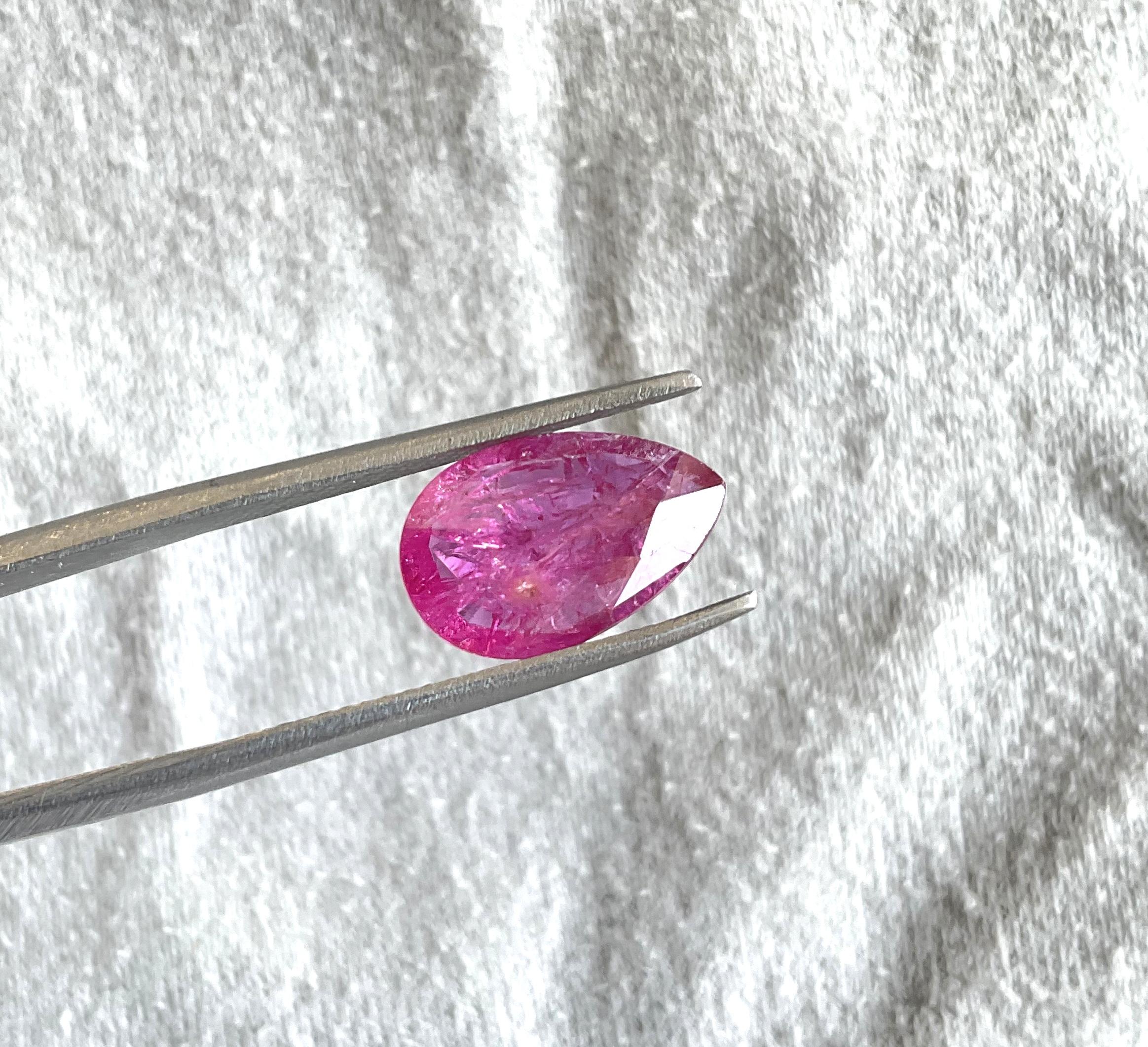 Rubí de Mozambique certificado de 3.13 quilates Piedra tallada facetada de pera Gema natural sin calor en Nuevo estado para la venta en Jaipur, RJ