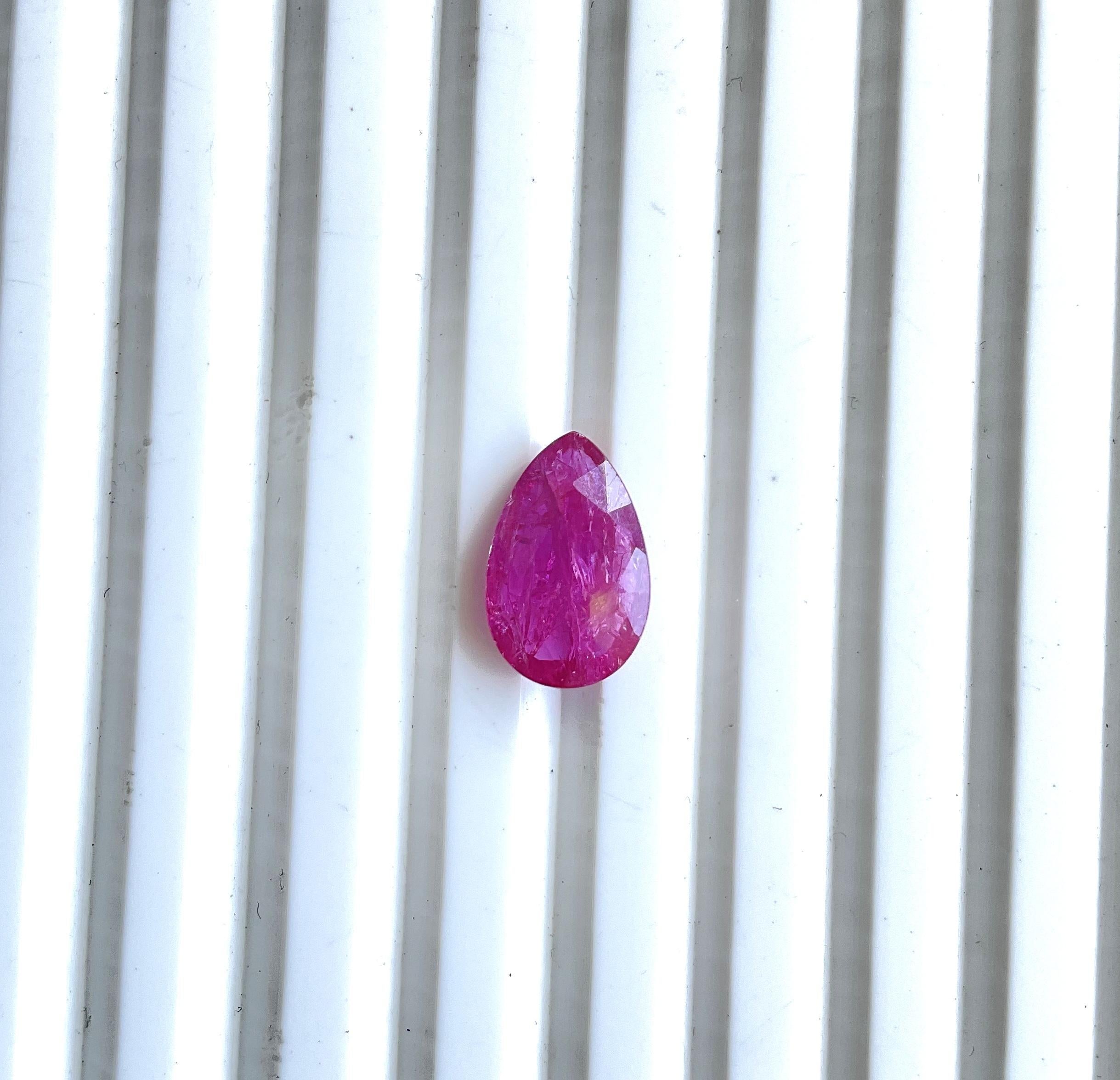 Rubí de Mozambique certificado de 3.13 quilates Piedra tallada facetada de pera Gema natural sin calor en venta 1