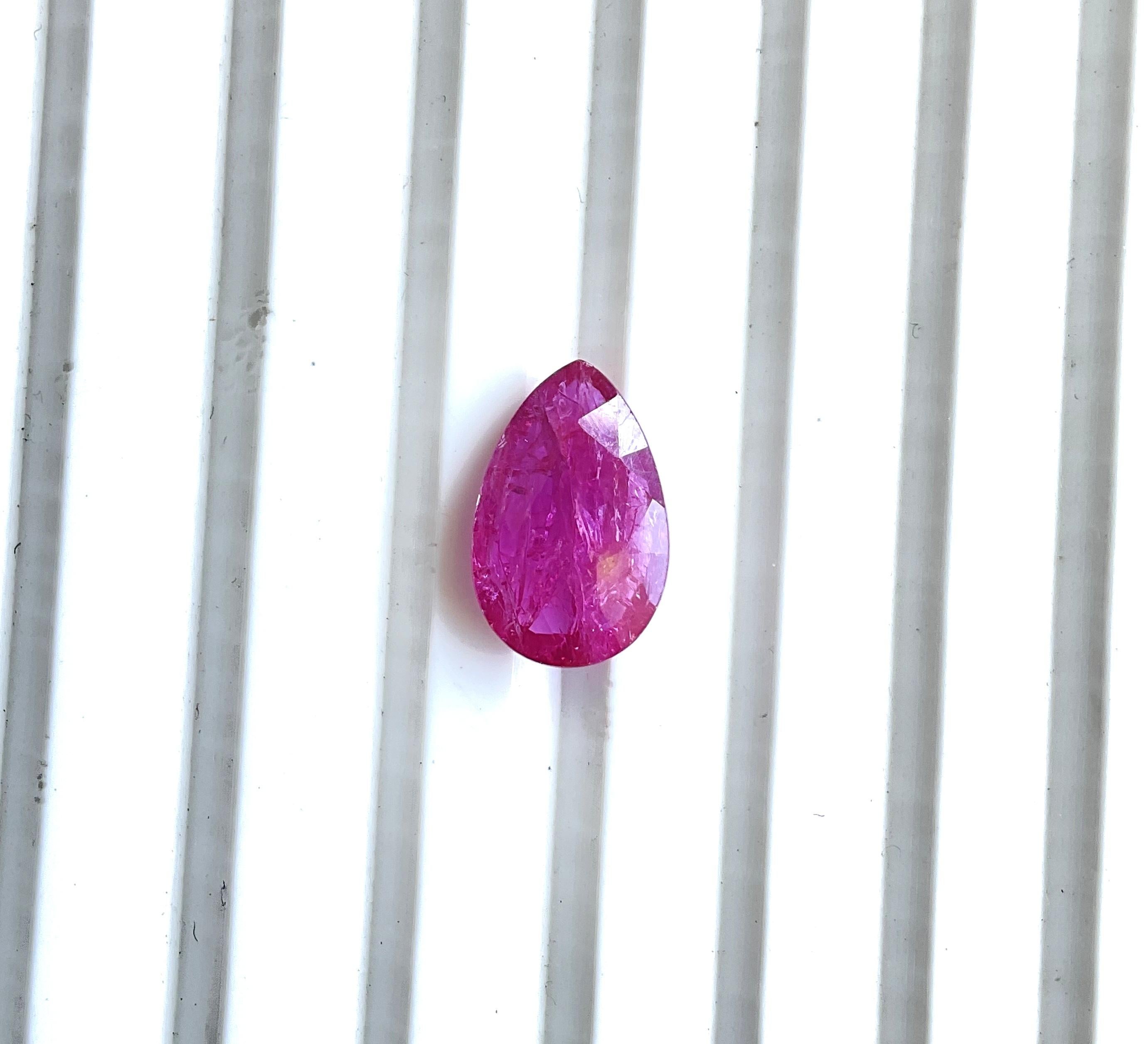 Rubí de Mozambique certificado de 3.13 quilates Piedra tallada facetada de pera Gema natural sin calor en venta 2