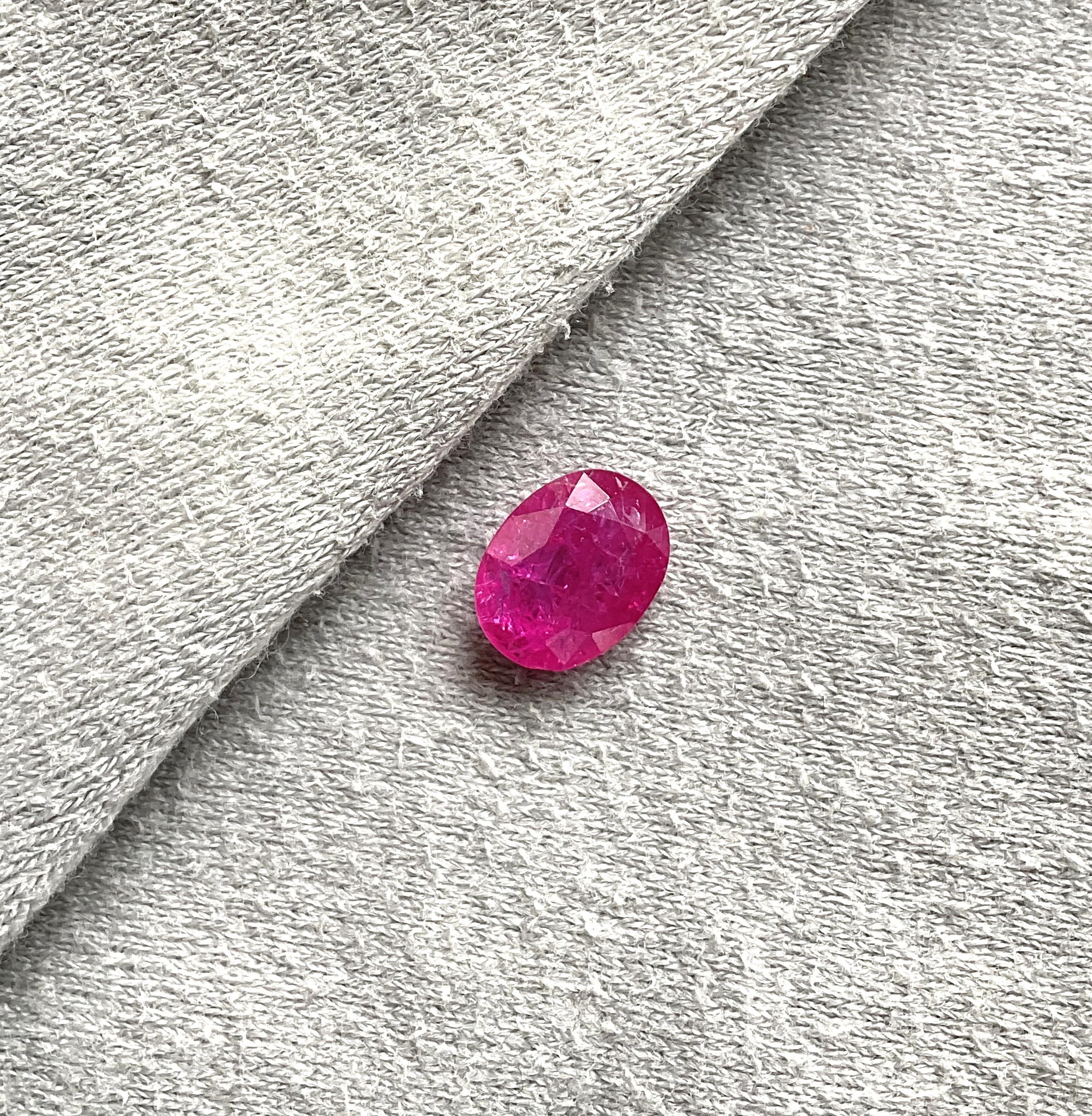 Certified 3.16 Carats Mozambique Ruby Oval Faceted Cutstone No Heat Natural Gem In New Condition For Sale In Jaipur, RJ
