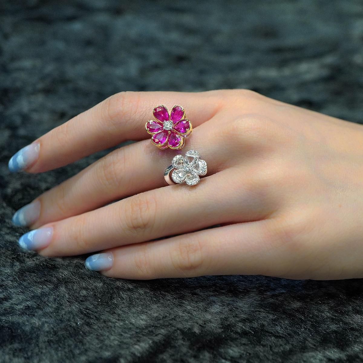 Certified 3.19 Carat Vivid Red Ruby & Diamond Petal Cocktail Ring 18K In New Condition For Sale In Hung Hom, HK