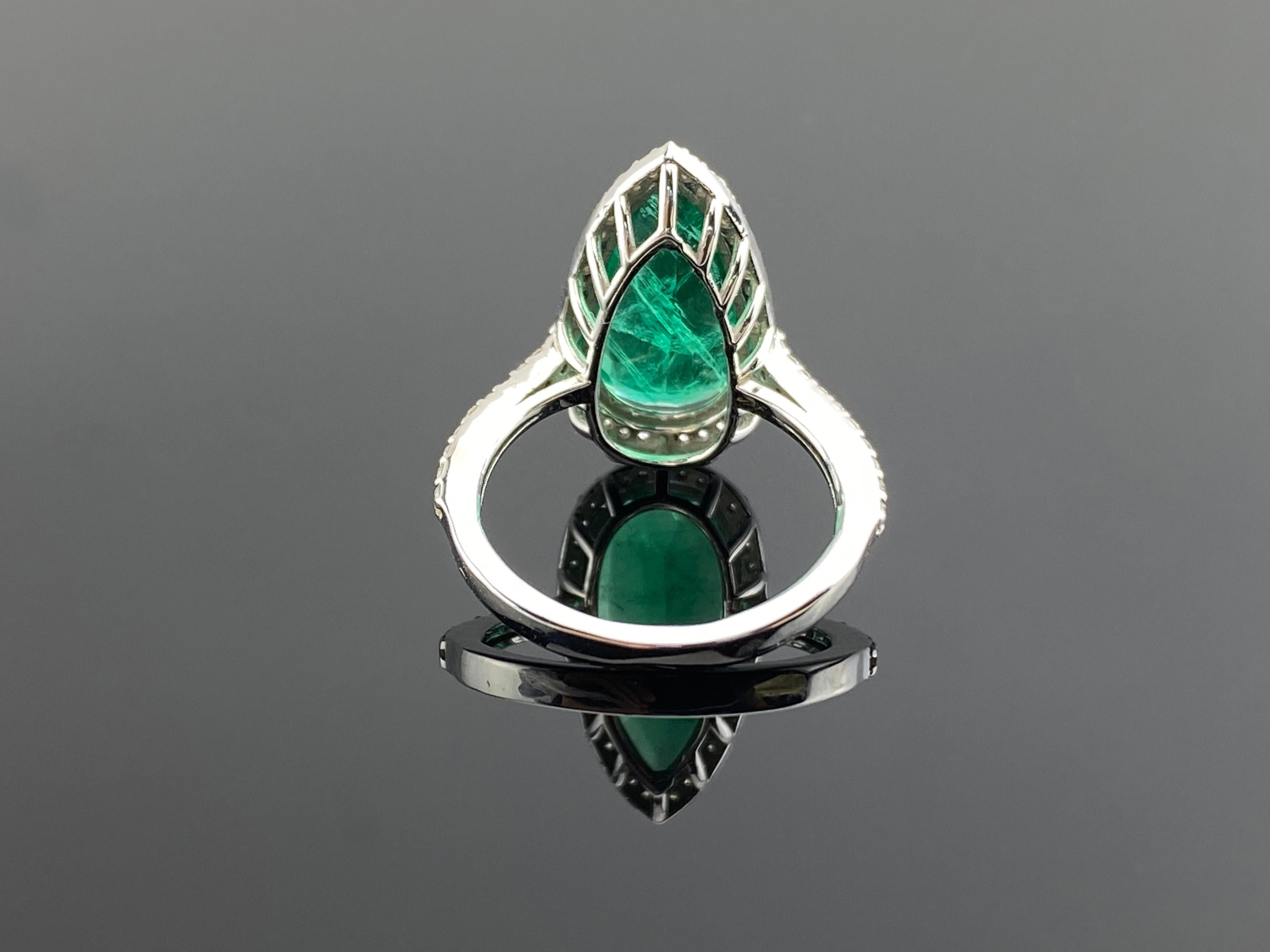 Zertifizierter Verlobungsring mit 3,2 Karat Smaragd und Diamant (Tropfenschliff)